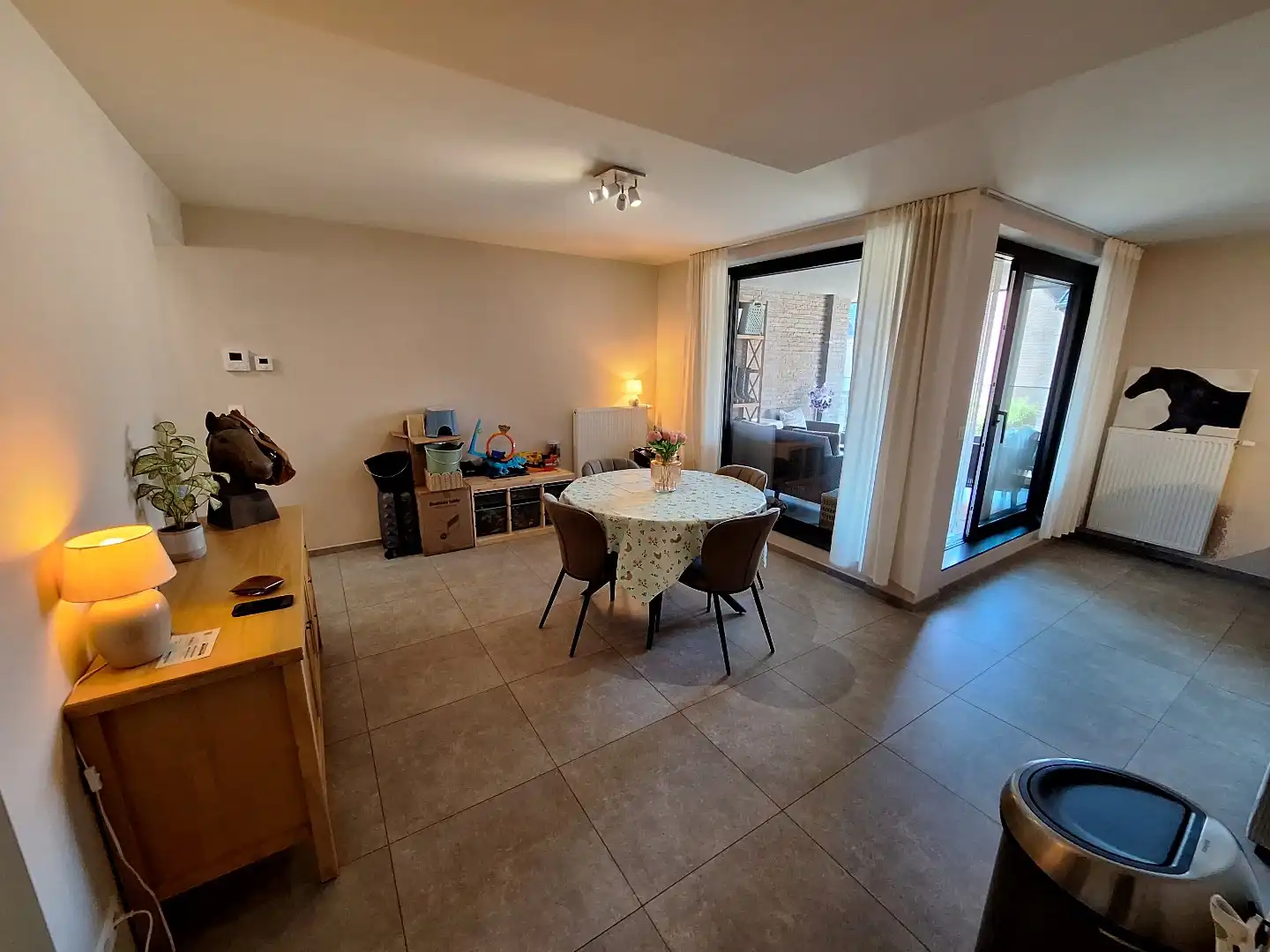 Luxe appartement met 2 ruime SLK,  een terras en een private autostaanplaats foto 5