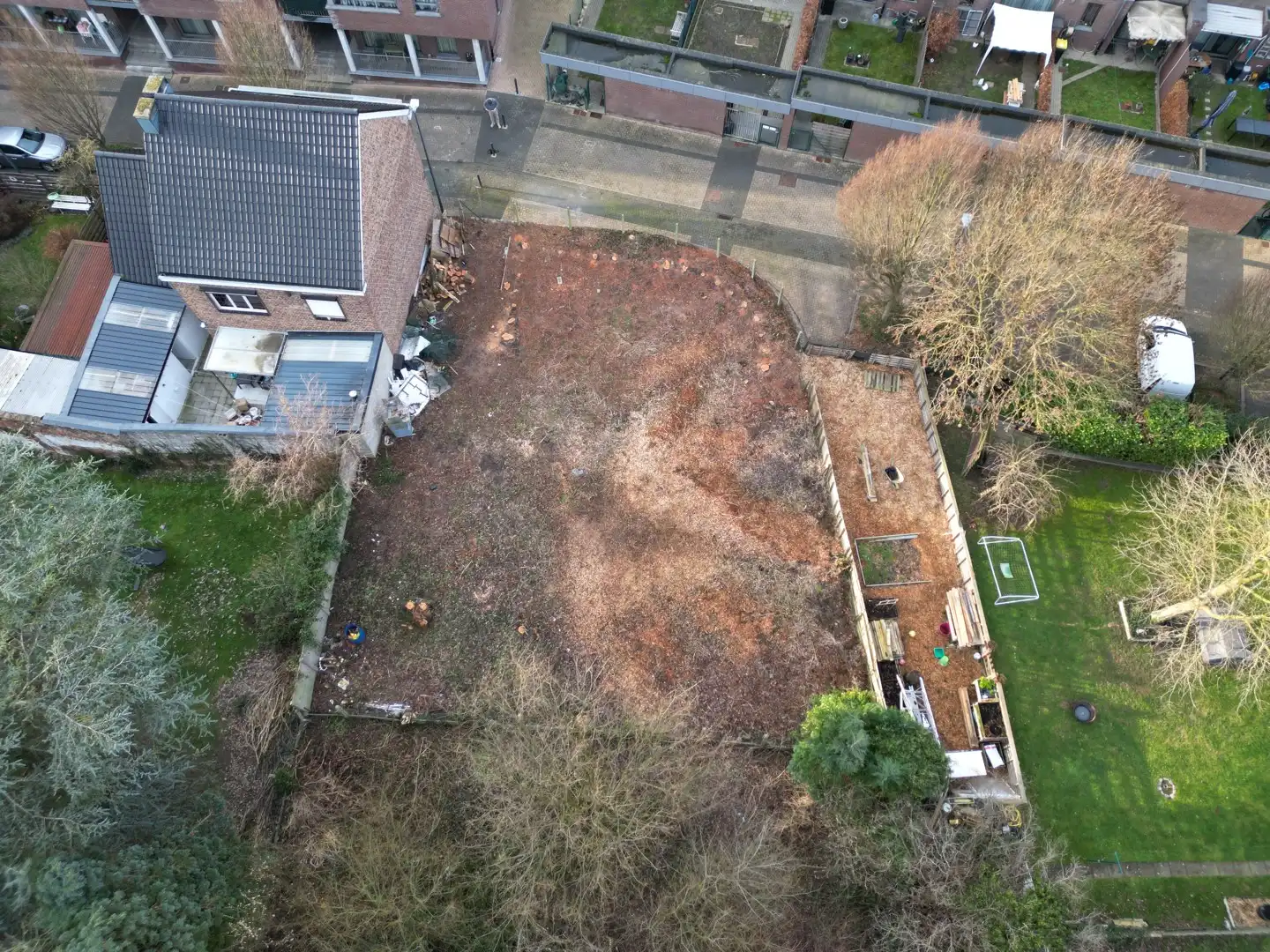 BOUWGROND GESCHIKT VOOR HALFOPEN BEBOUWING GELEGEN IN ATTENHOVEN foto 3