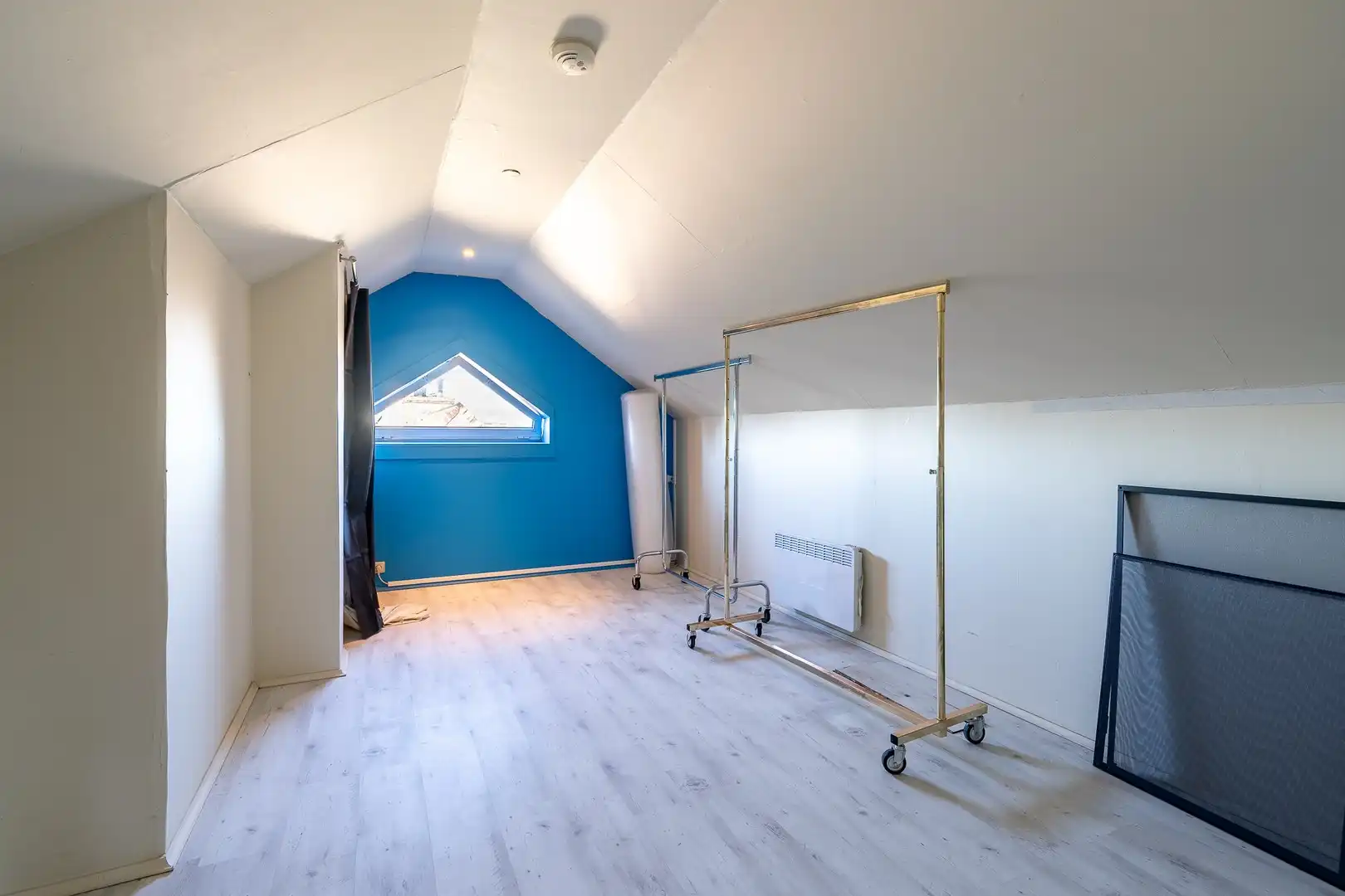 Alleenstaande villa met 4 slaapkamers in een residentiële omgeving. foto 40