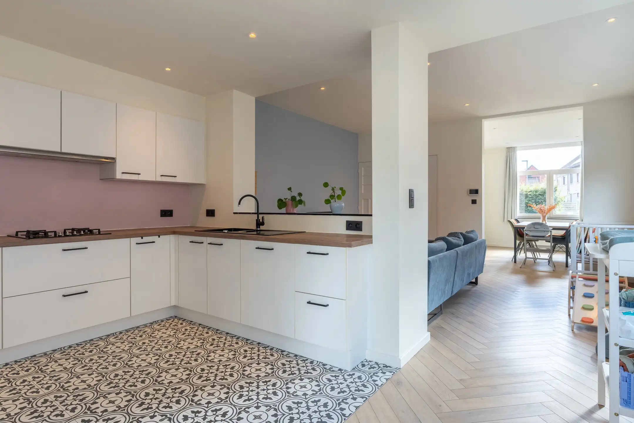 Instapklare 3 slaapkamerwoning met bureau en tuin te Turnhout foto 9