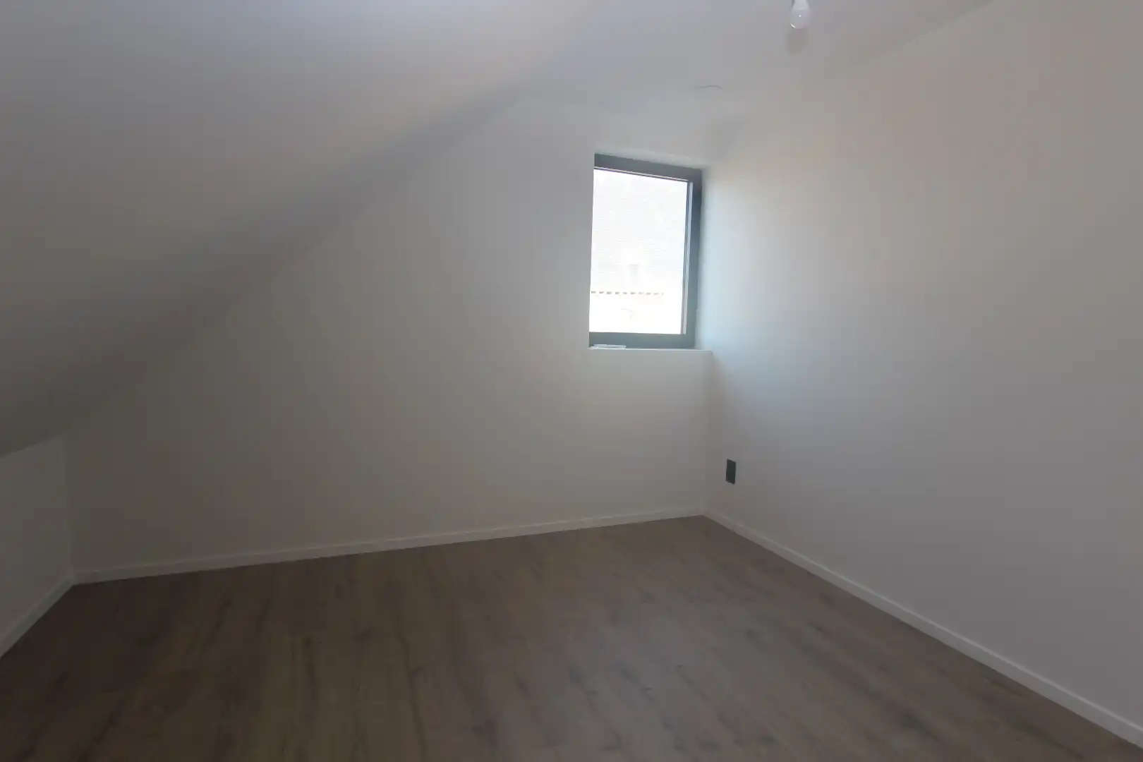 PRACHTIG AFGEWERKTE WONING (2020) foto 15