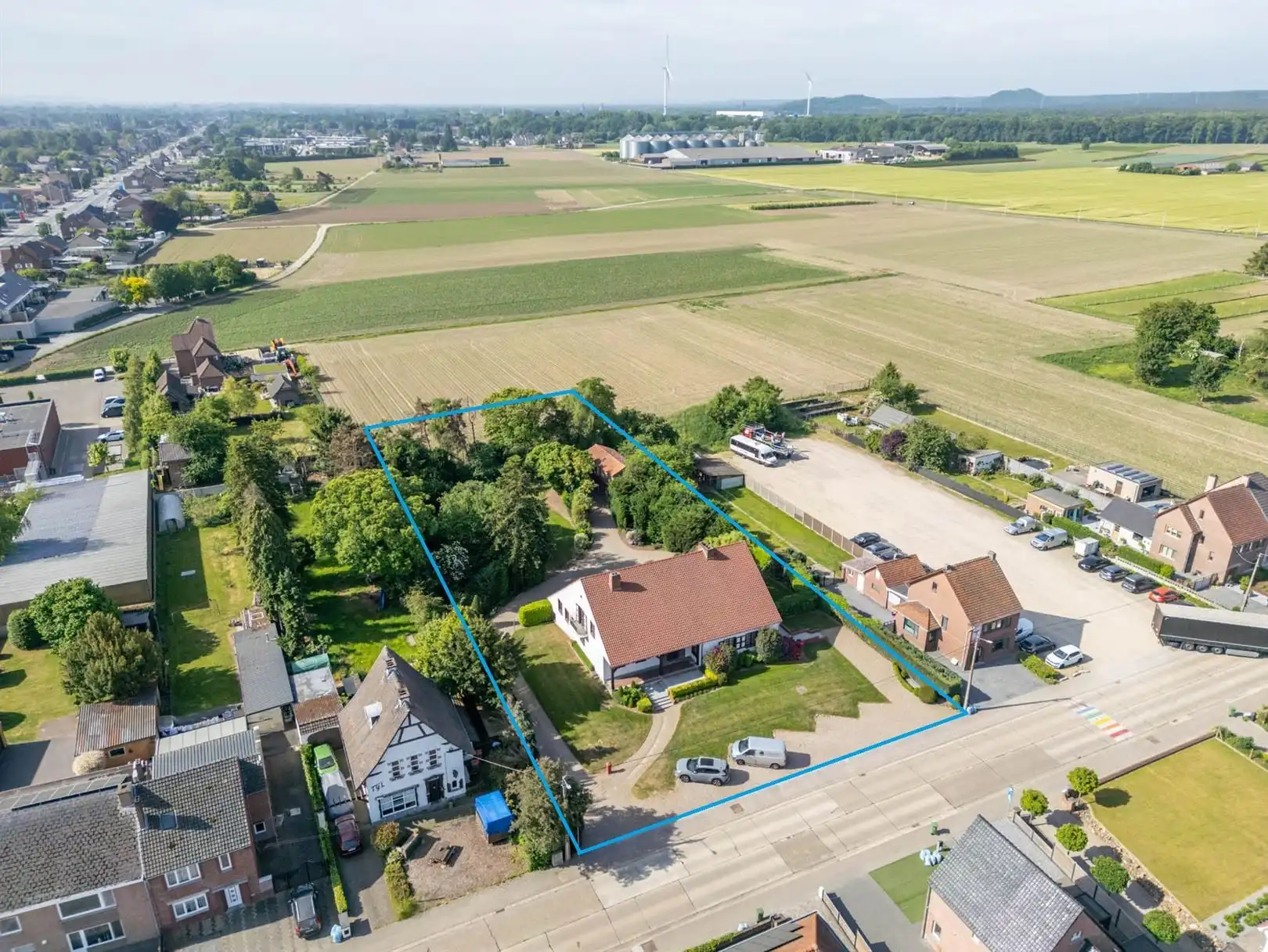 TE KOOP: Riante villa met praktijkruime te Dilsen-Stokkem! foto 2