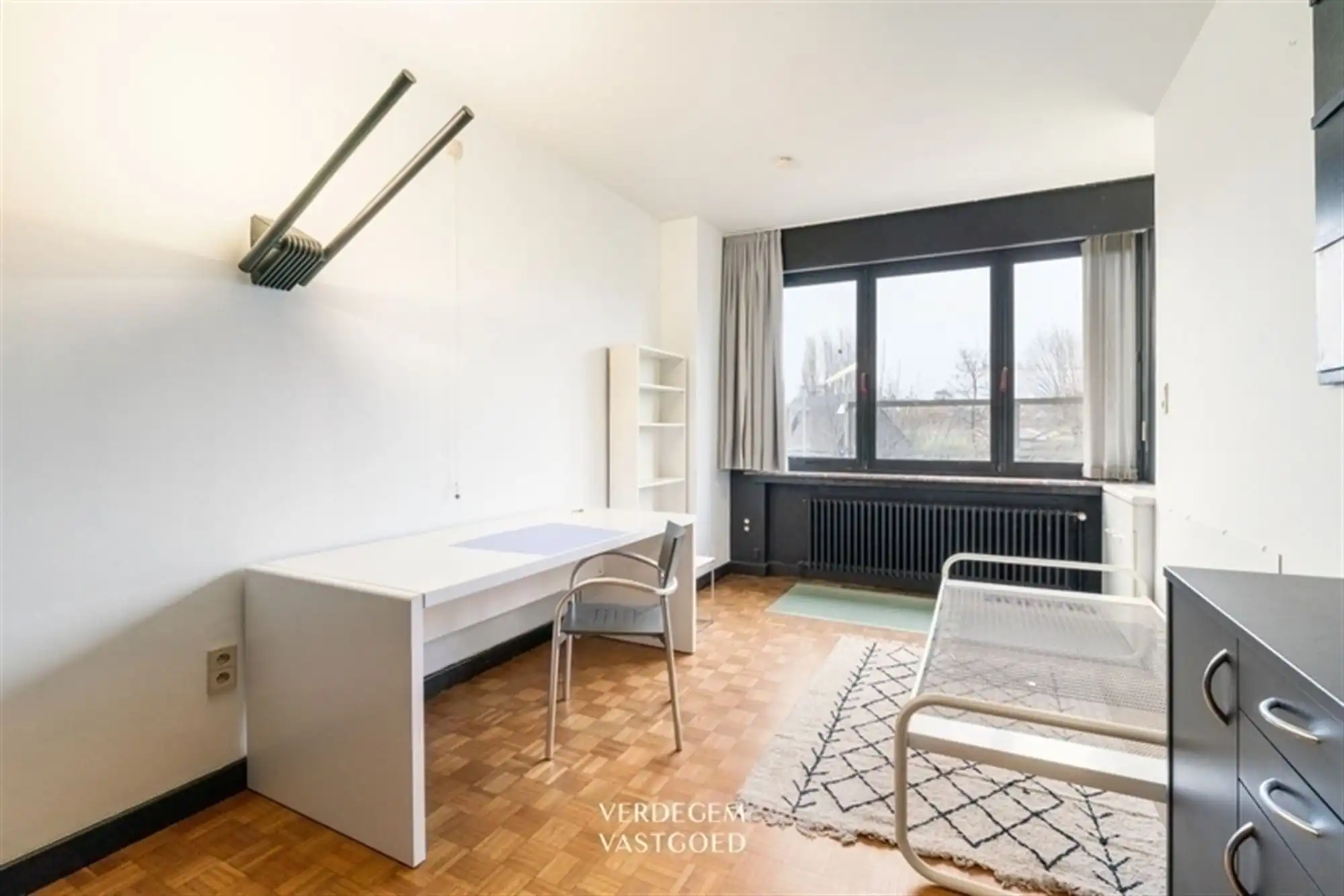 Architecturale woning met meerdere slaapkamers, garage en prachtige tuin foto 11