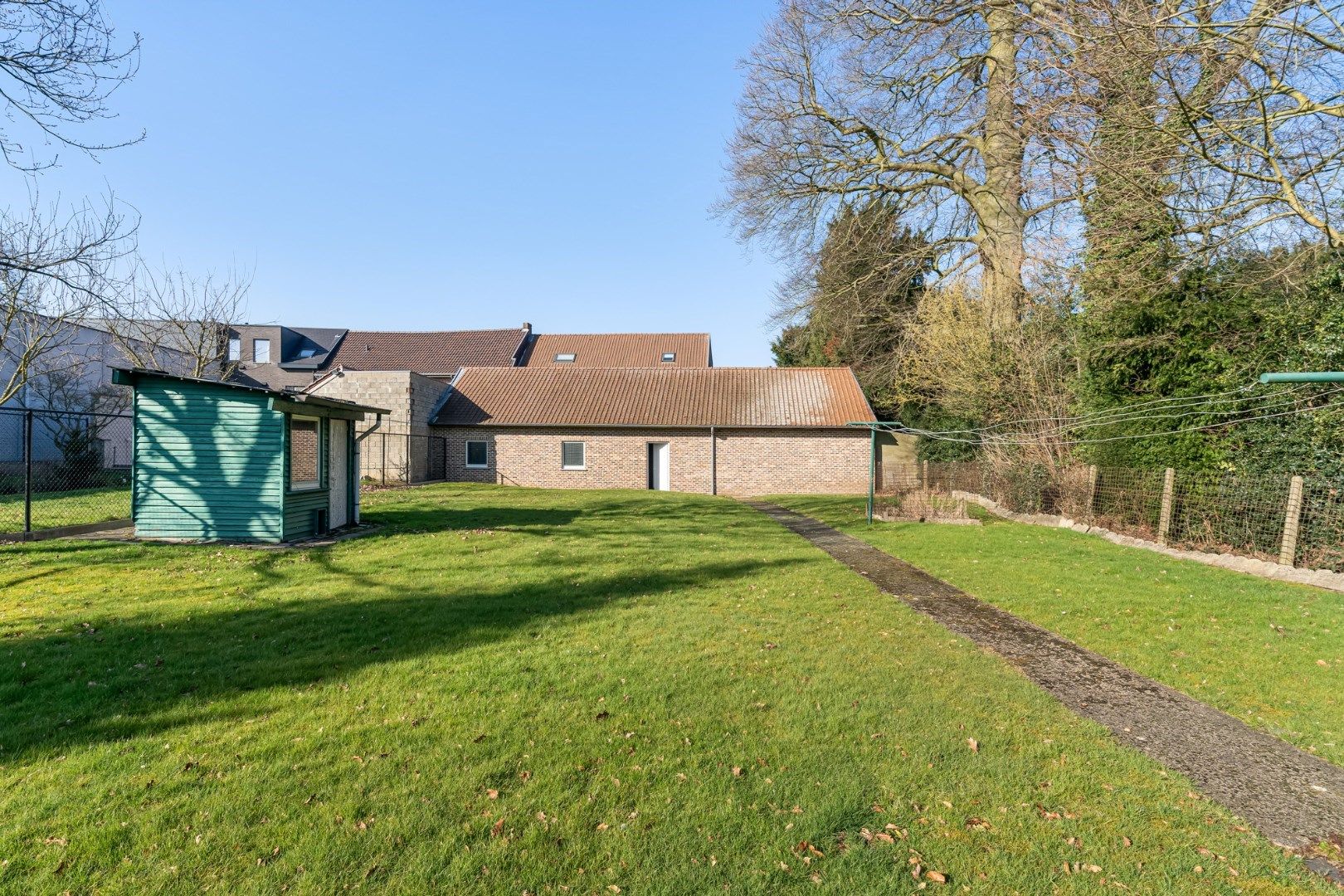 Statige herenwoning met tuin, herbestemd tot meergezinswoning met twee wooneenheden en garages in het centrum van Hoeselt foto 17