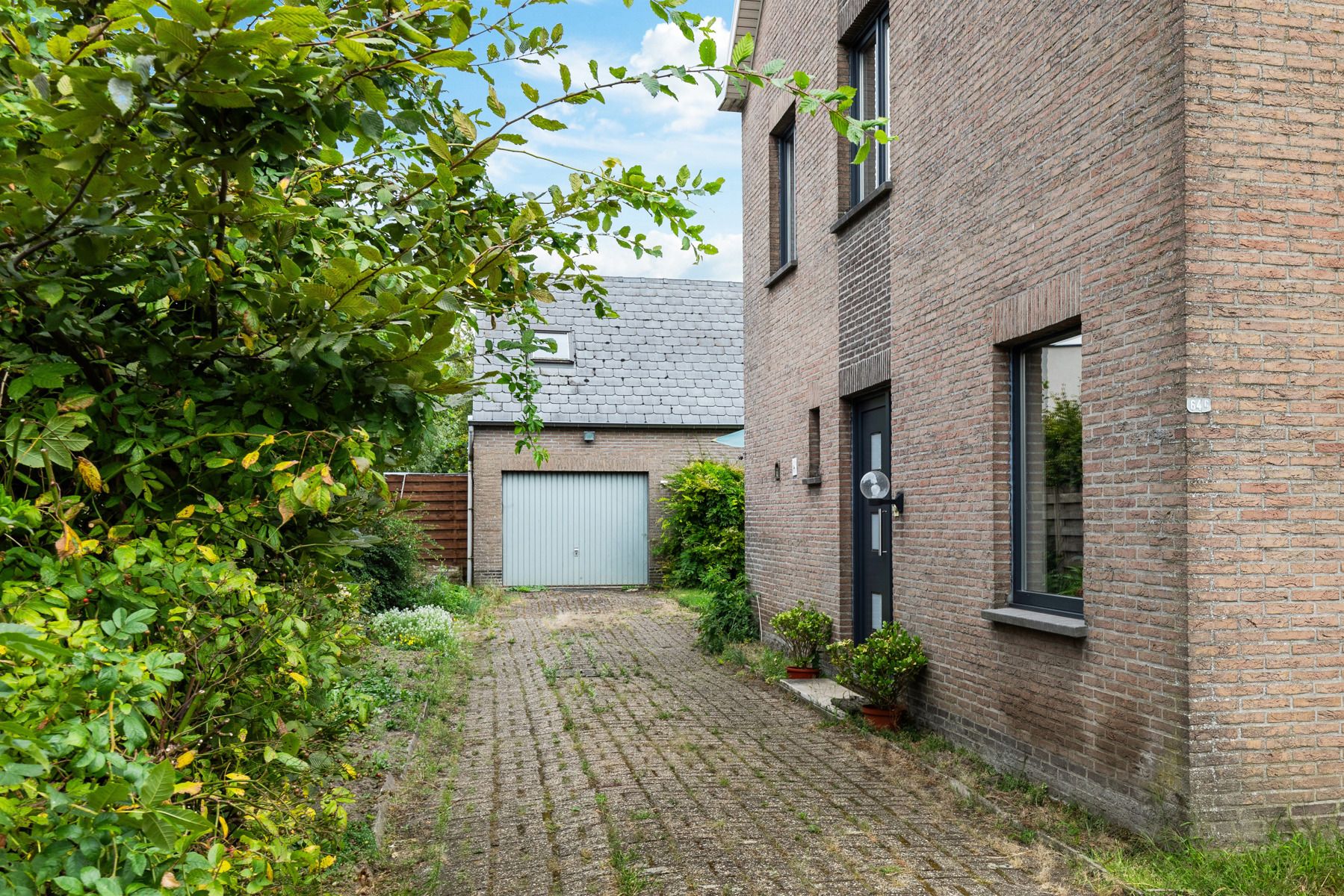 IN OPTIE - Ruime halfopen bebouwing met 5 slaapkamers en grote garage foto 3