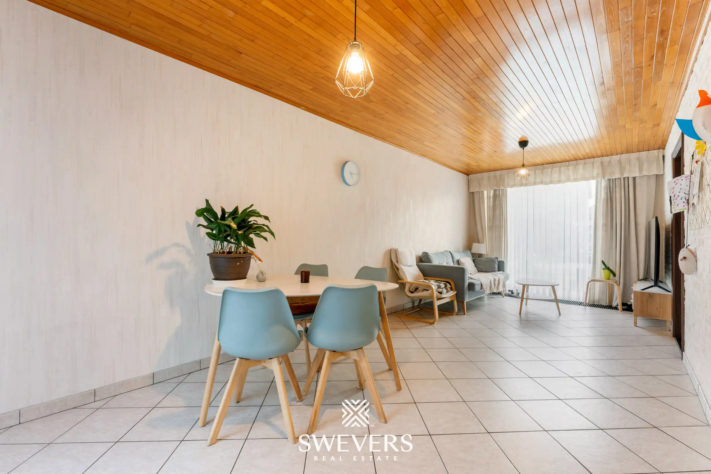 Op te frissen rijwoning op toplocatie foto 2