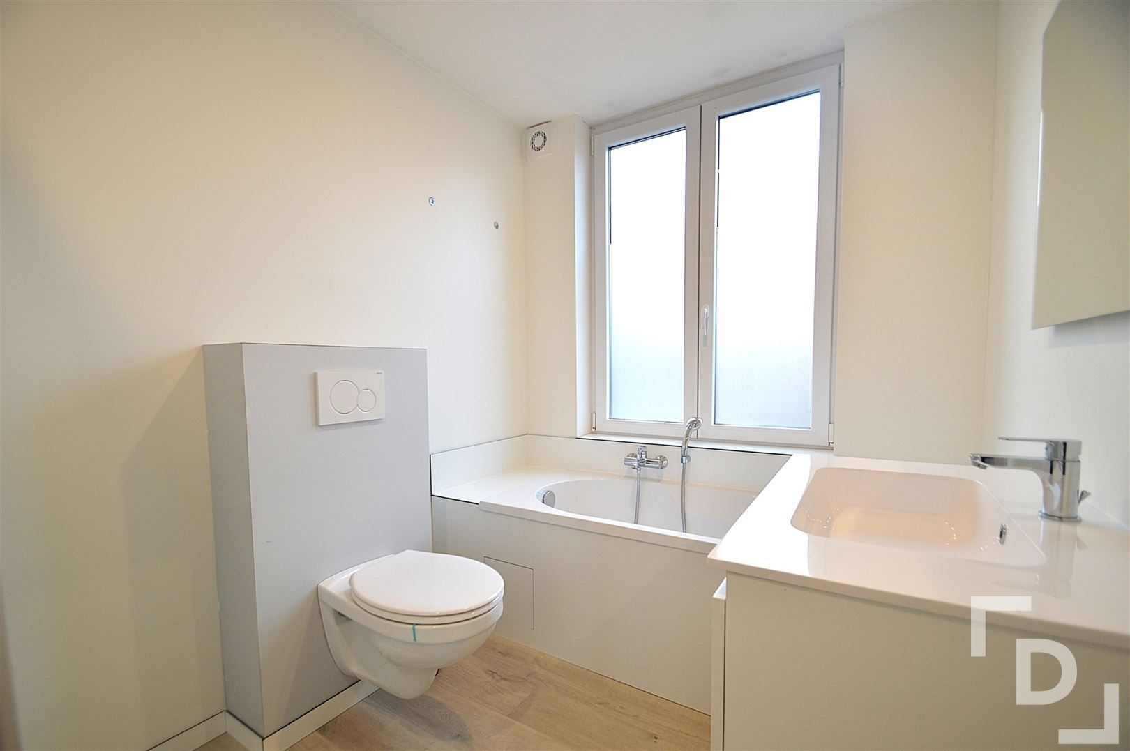 Gerenoveerde woning met terras te huur in Ieper. foto 9
