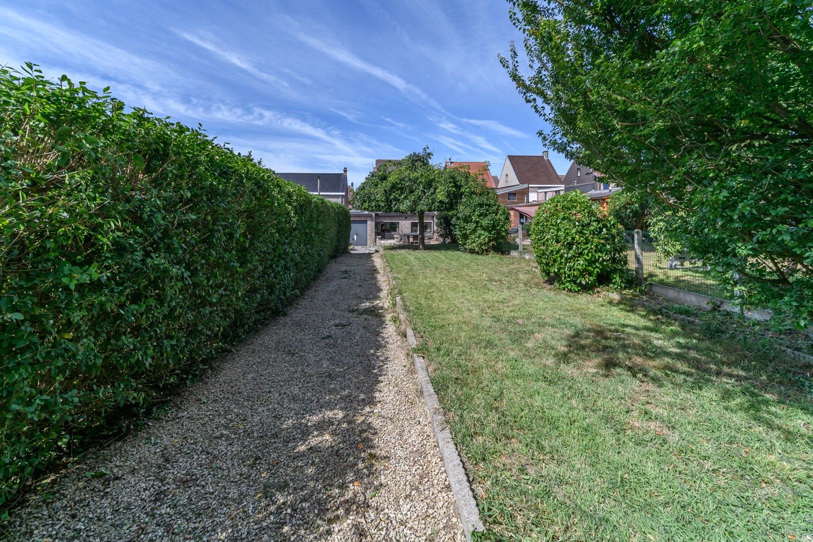 Gunstig gelegen,  ruime op te frissen gezinswoning foto 21