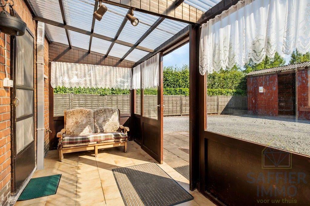 Ruime woning met loods op een perceel van 2200m². foto 8