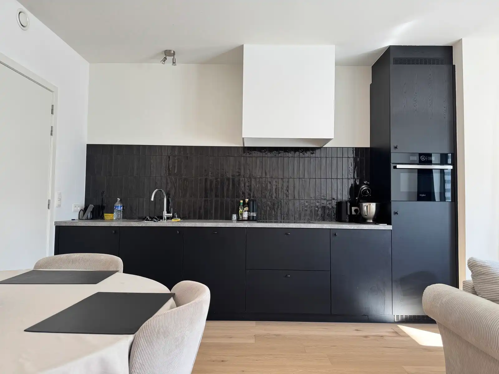 Berchem: Nieuwbouw gelijkvloers één slpk app.+ terras + P foto 3