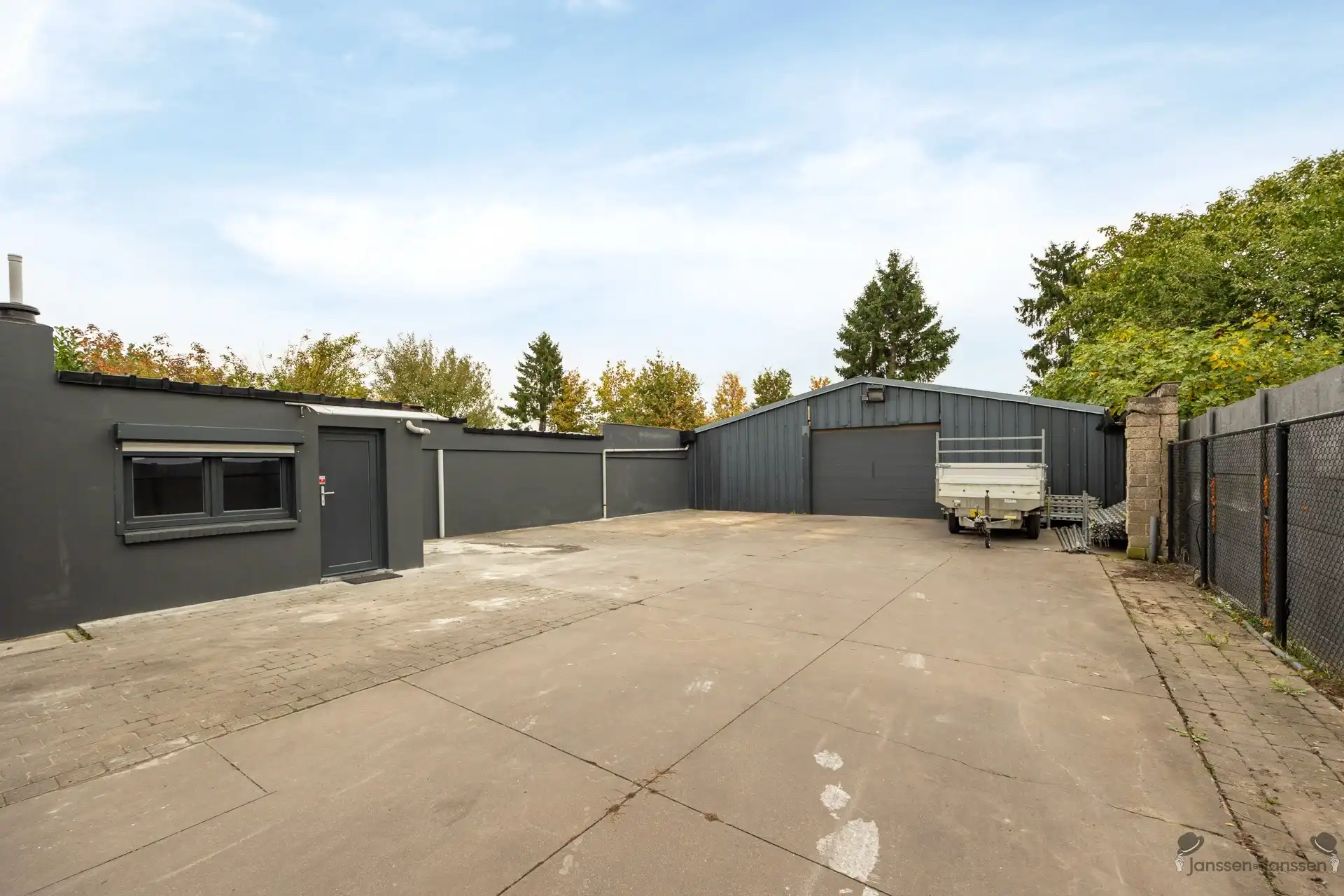 gerenoveerde woning met ruim magazijn  foto 15