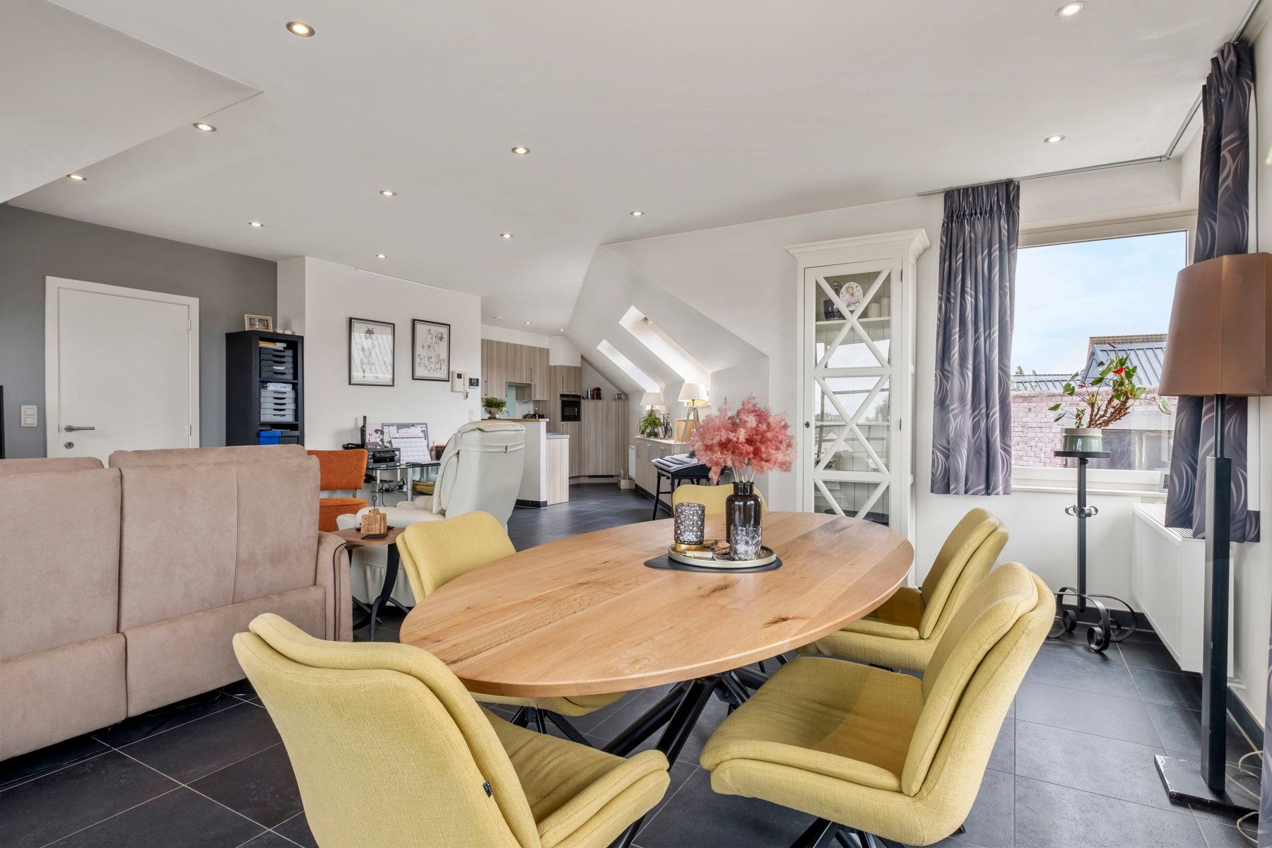 Ruim appartement te Aartrijke foto 9