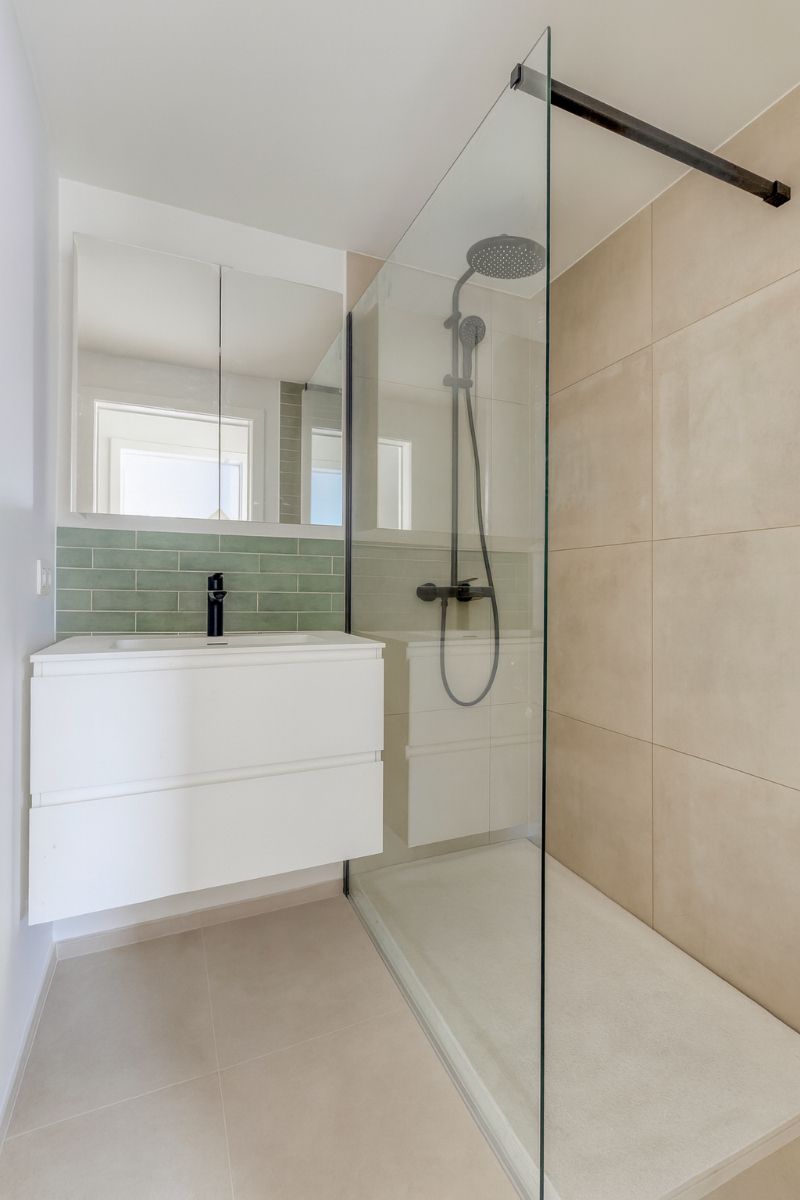 Stijlvol appartement met terras te koop in hartje Zeveneken! foto 5