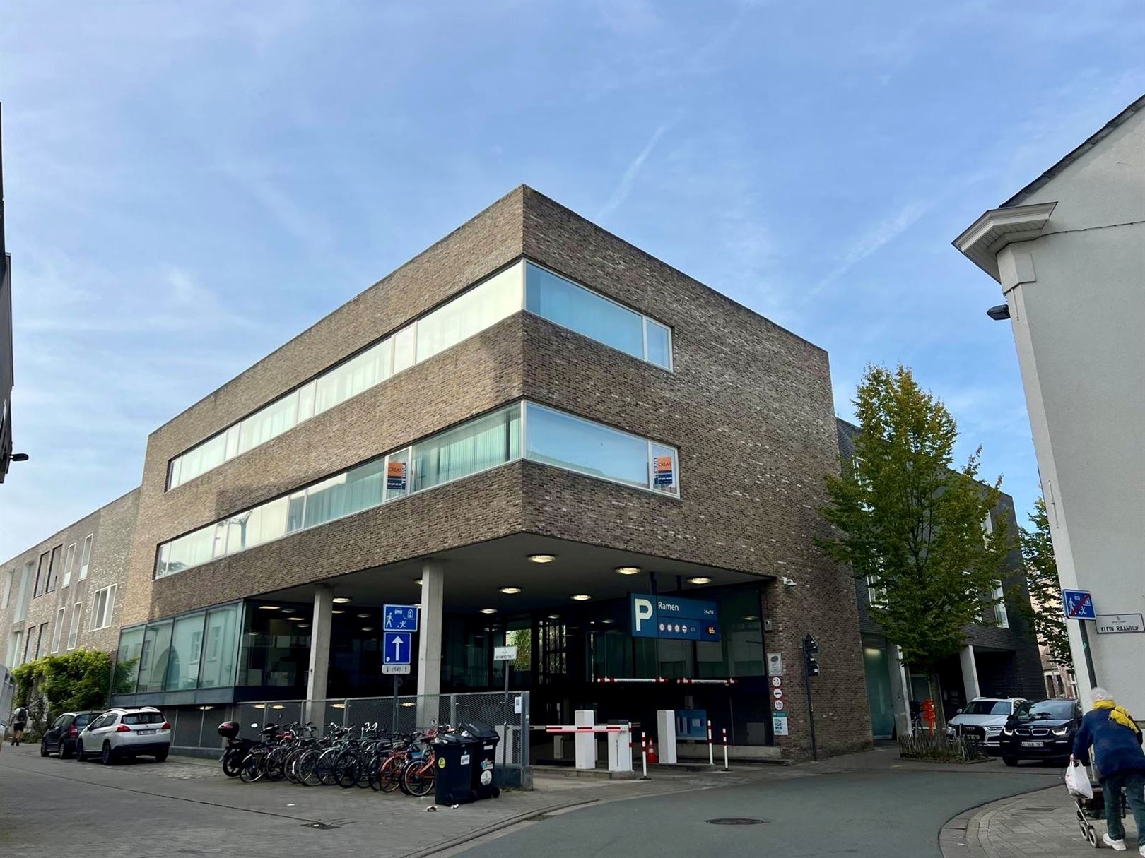 Instapklare kantoren in Centrum Gent foto {{pictureIndex}}