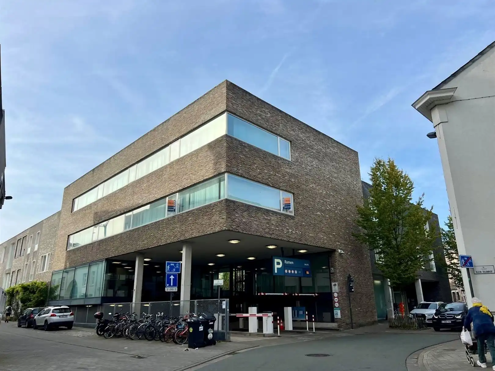 Instapklare kantoren in Centrum Gent foto {{pictureIndex}}