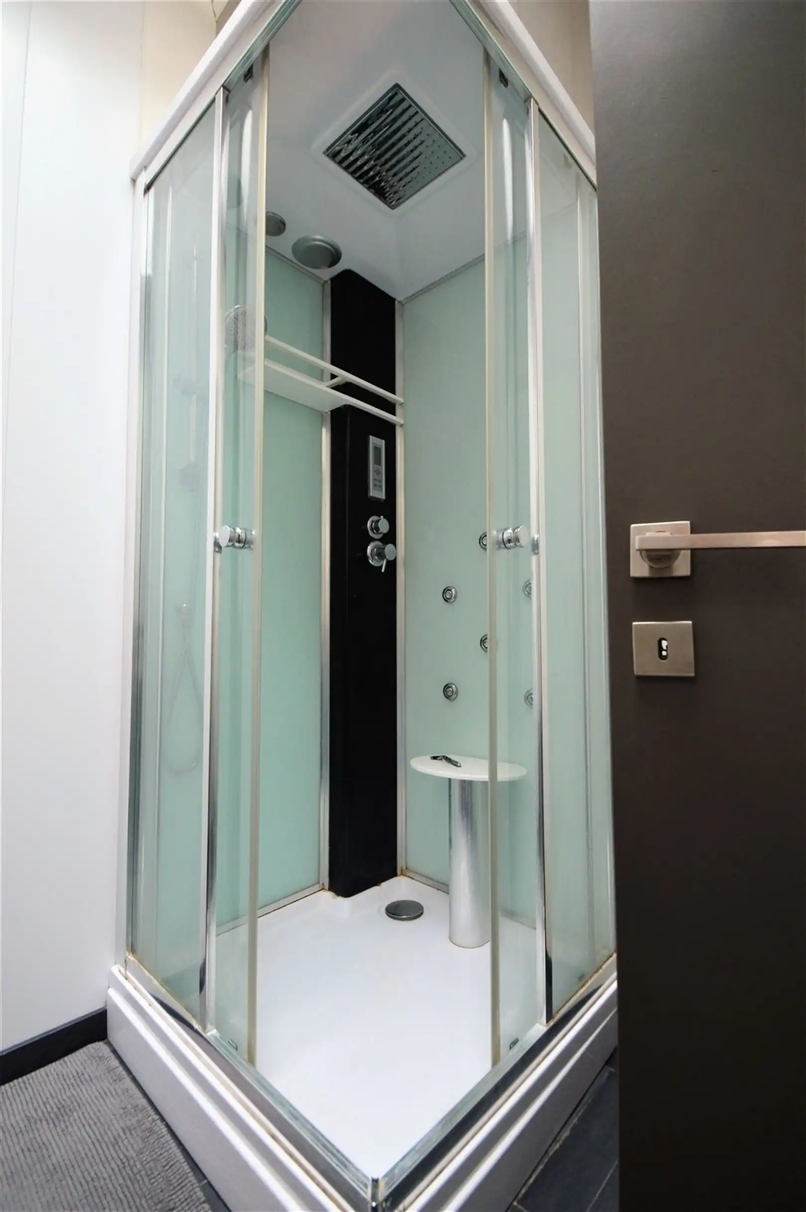 Instapklare woning met tuin nabij centrum foto 18