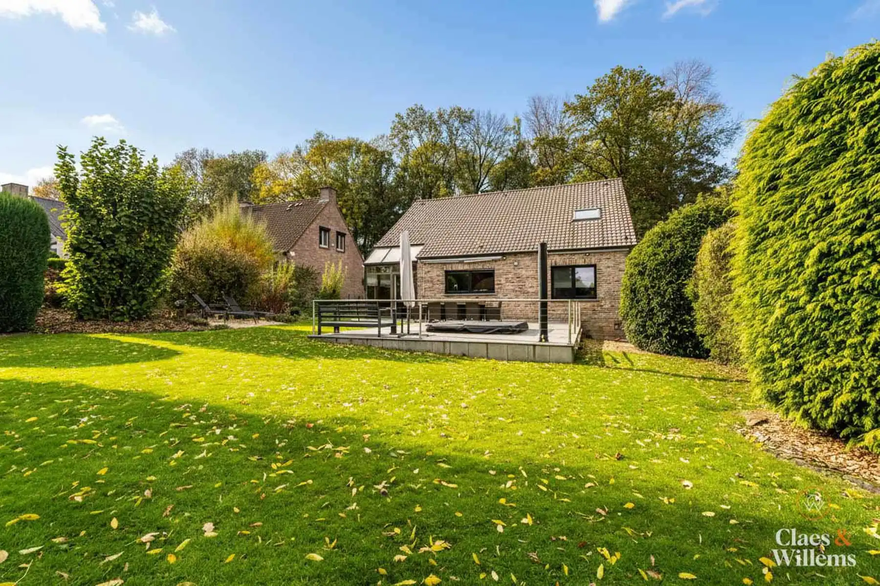 Ruime gezinswoning met 5 slaapkamers. foto 3