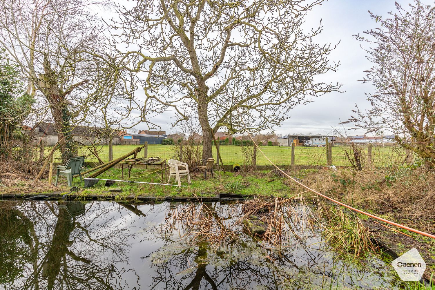 Landelijk te renoveren woning met atelier op een mooi perceel van 1664 m² foto 5