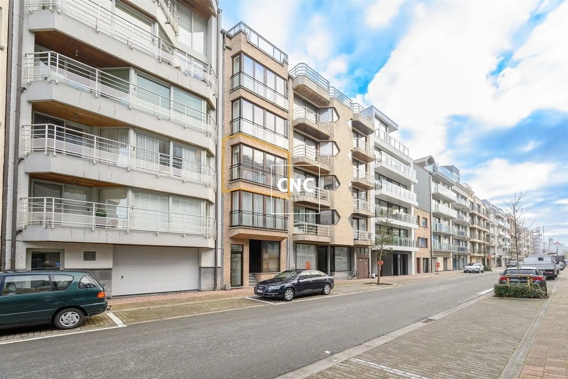 Goed onderhouden 2-SLK appartement met terras in hartje Knokke foto {{pictureIndex}}
