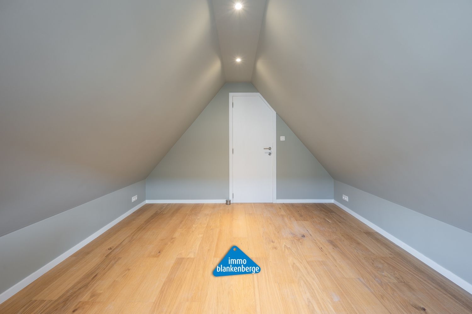 Volledig gerenoveerd duplexappartement nabij het Stationsplein en de Zeedijk foto 11