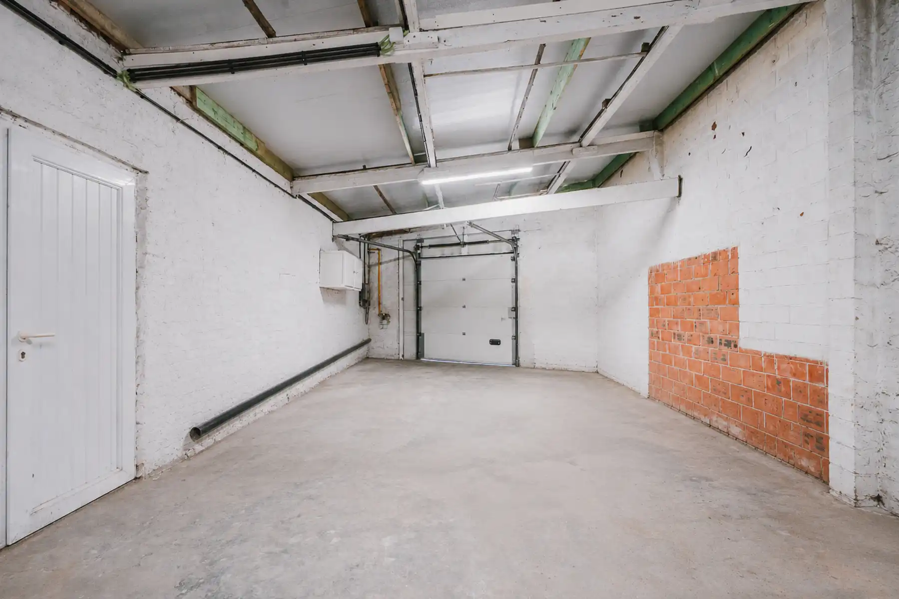 Recent gerenoveerde woning met grote loods foto 29