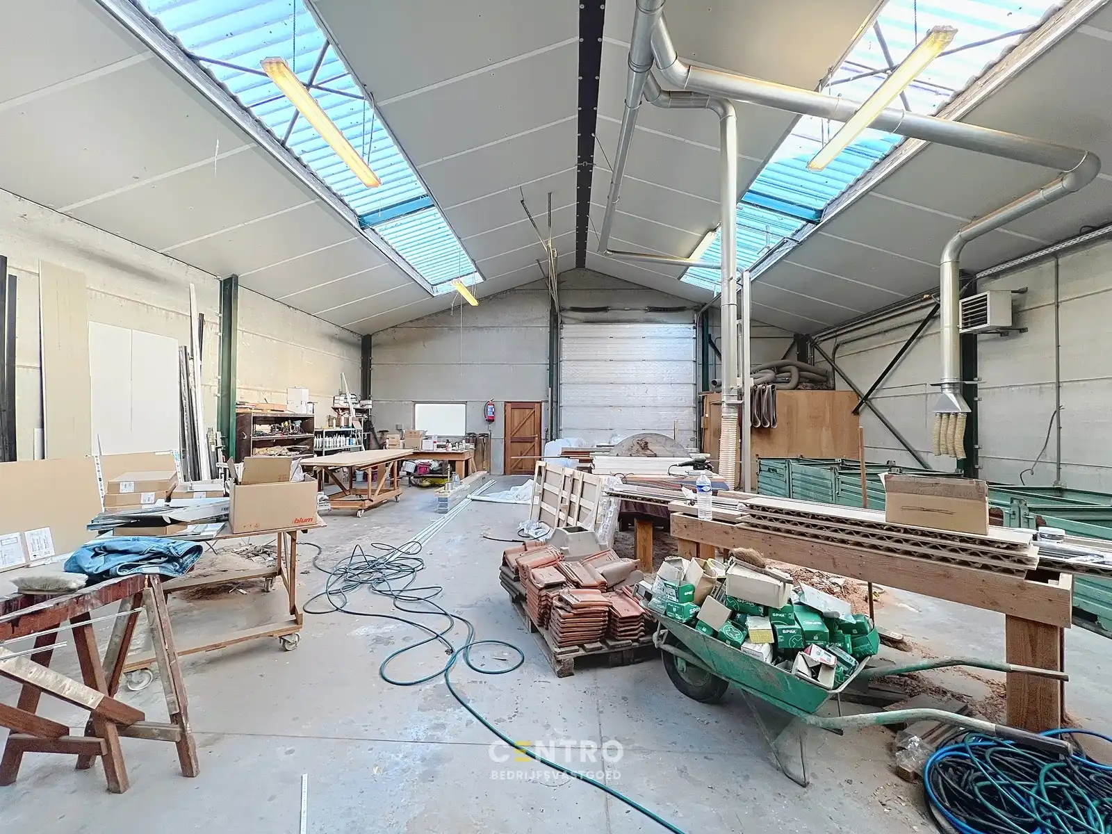 Zeldzame opportuniteit: LOODS/ATELIER 516 m² + ruime ALLEENSTAANDE woning 250 m² op rustig bedrijventerrein vlakbij Roeselare (EPC: A) ! foto 7