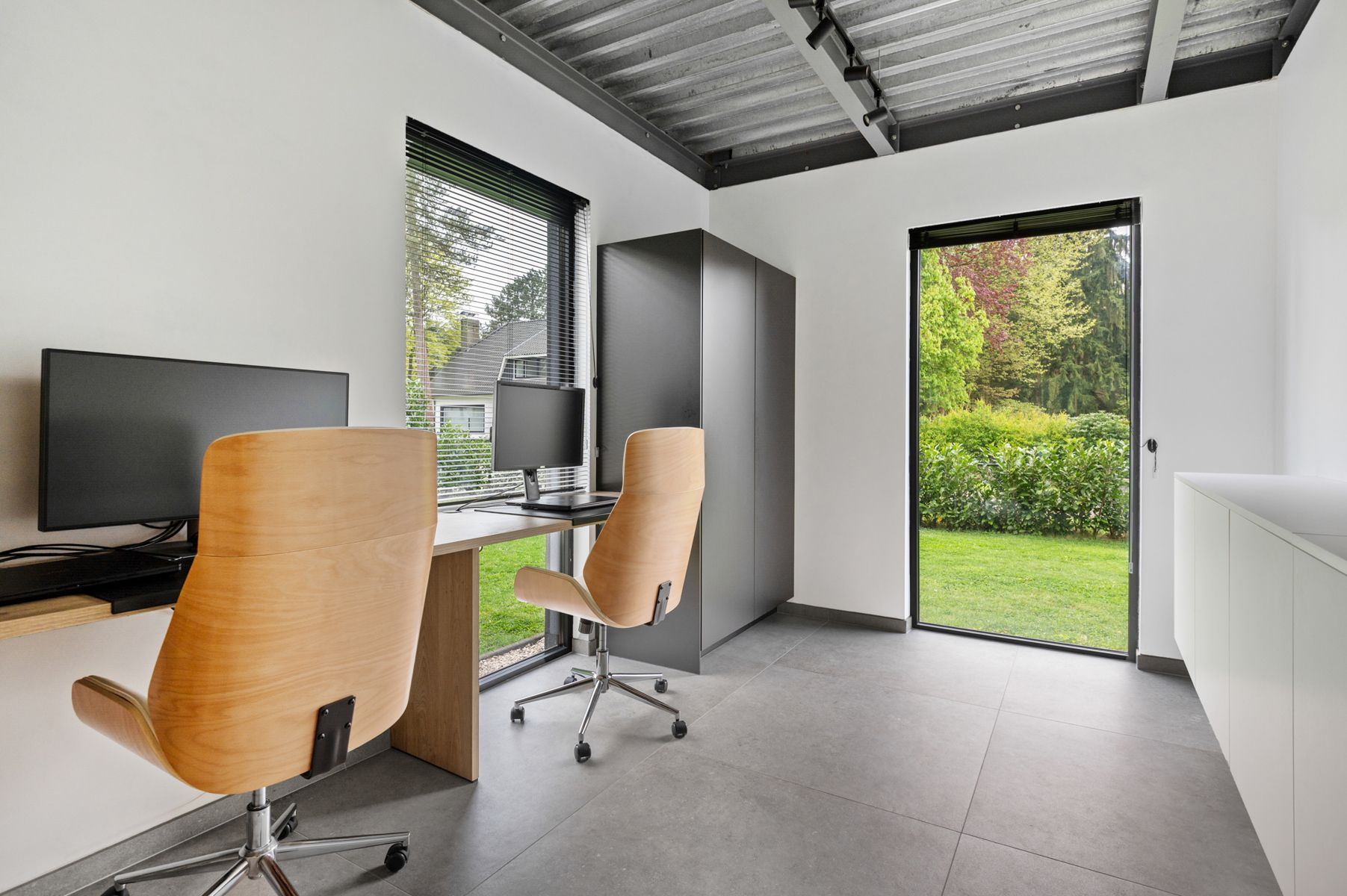 Instapklare volledig vernieuwbouwde villa met praktijkruimte foto 8