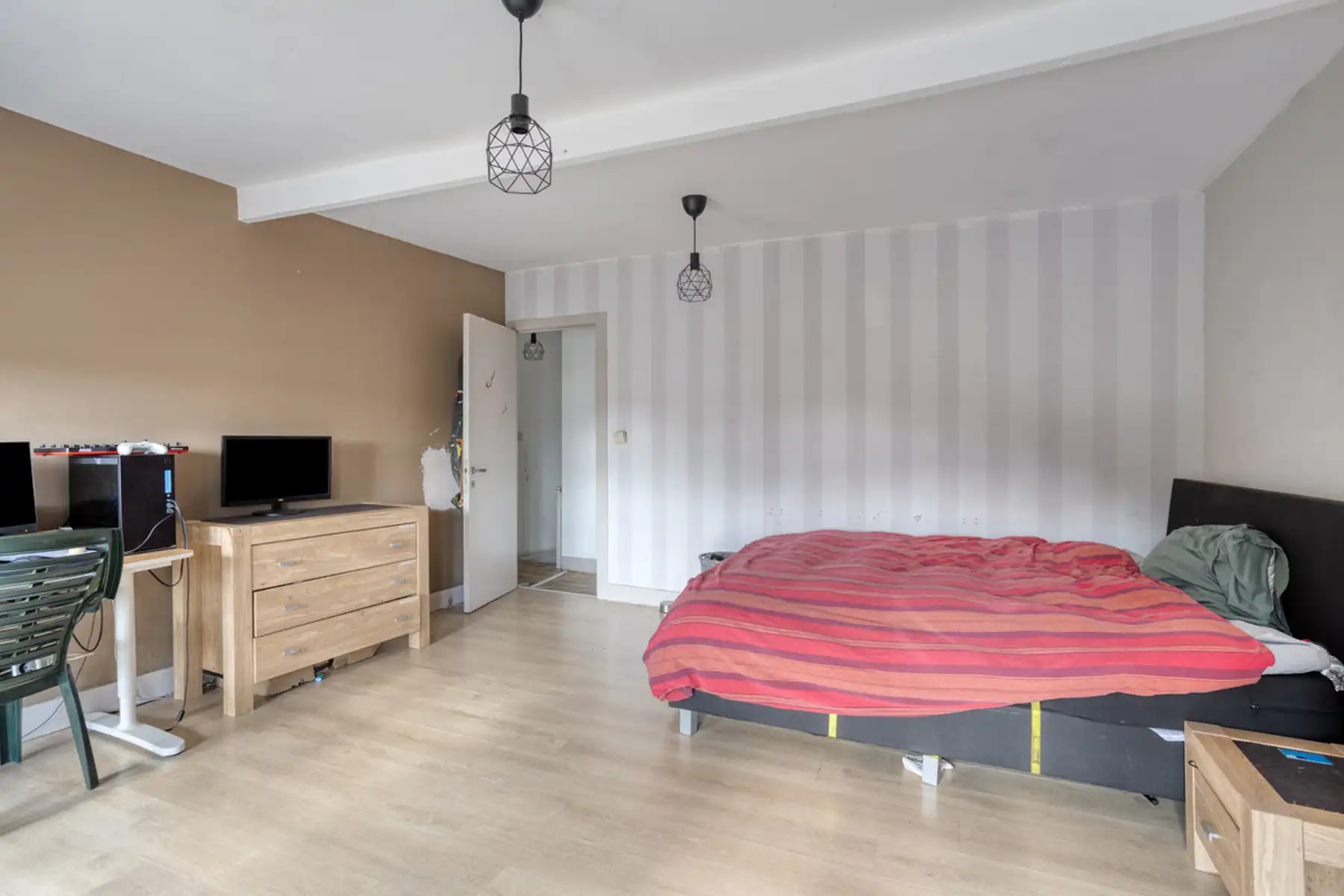 Ruime halfopen bebouwing op een strategische locatie. foto 13