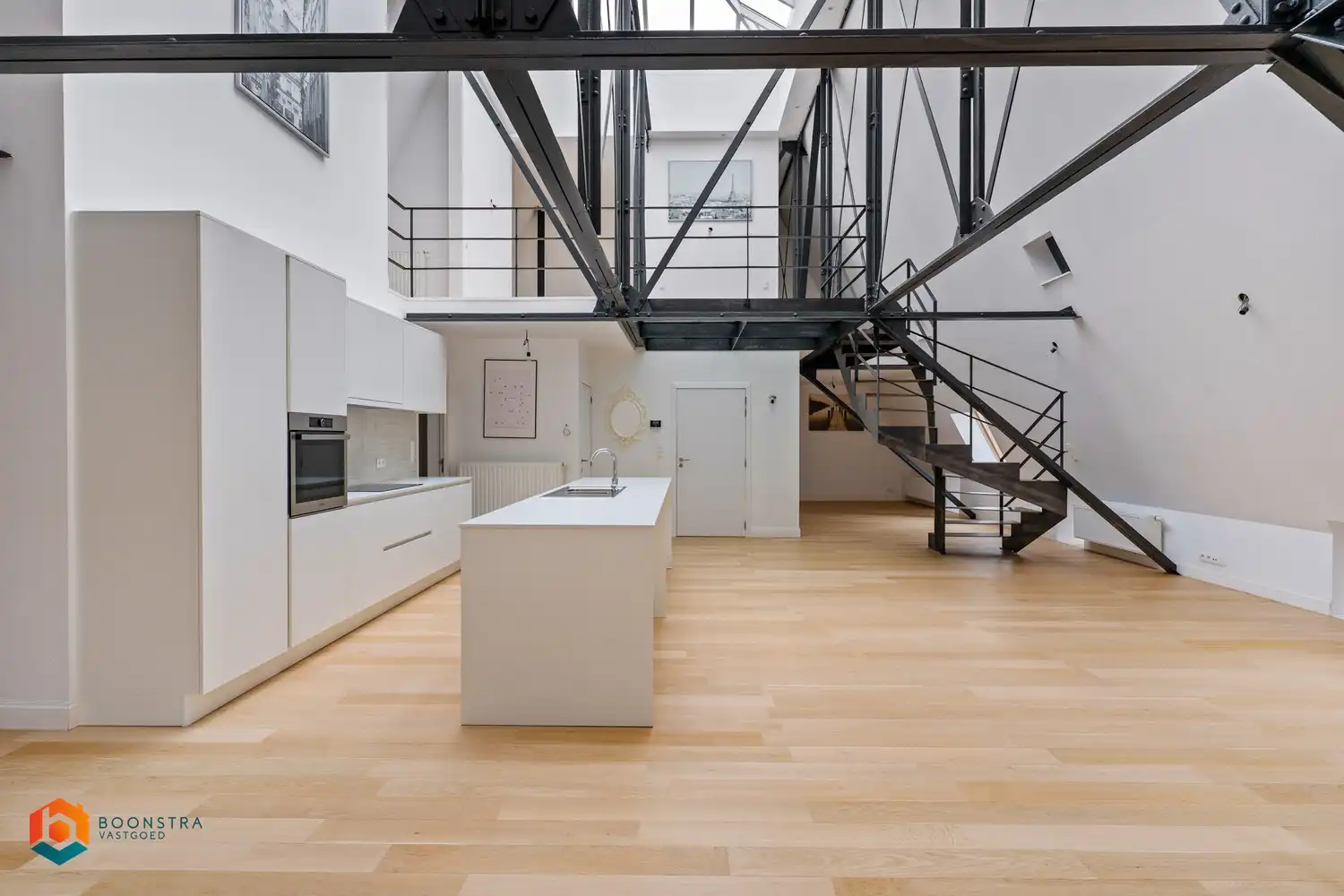 Ruimtelijke industriële loft (+/- 194 m²) met 3 slpkrs foto 2