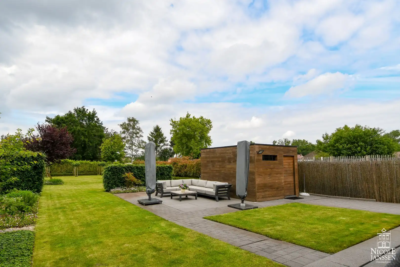 Instapklare goed onderhouden gezinswoning met mooie tuin met gezellig overdekt terras foto 27