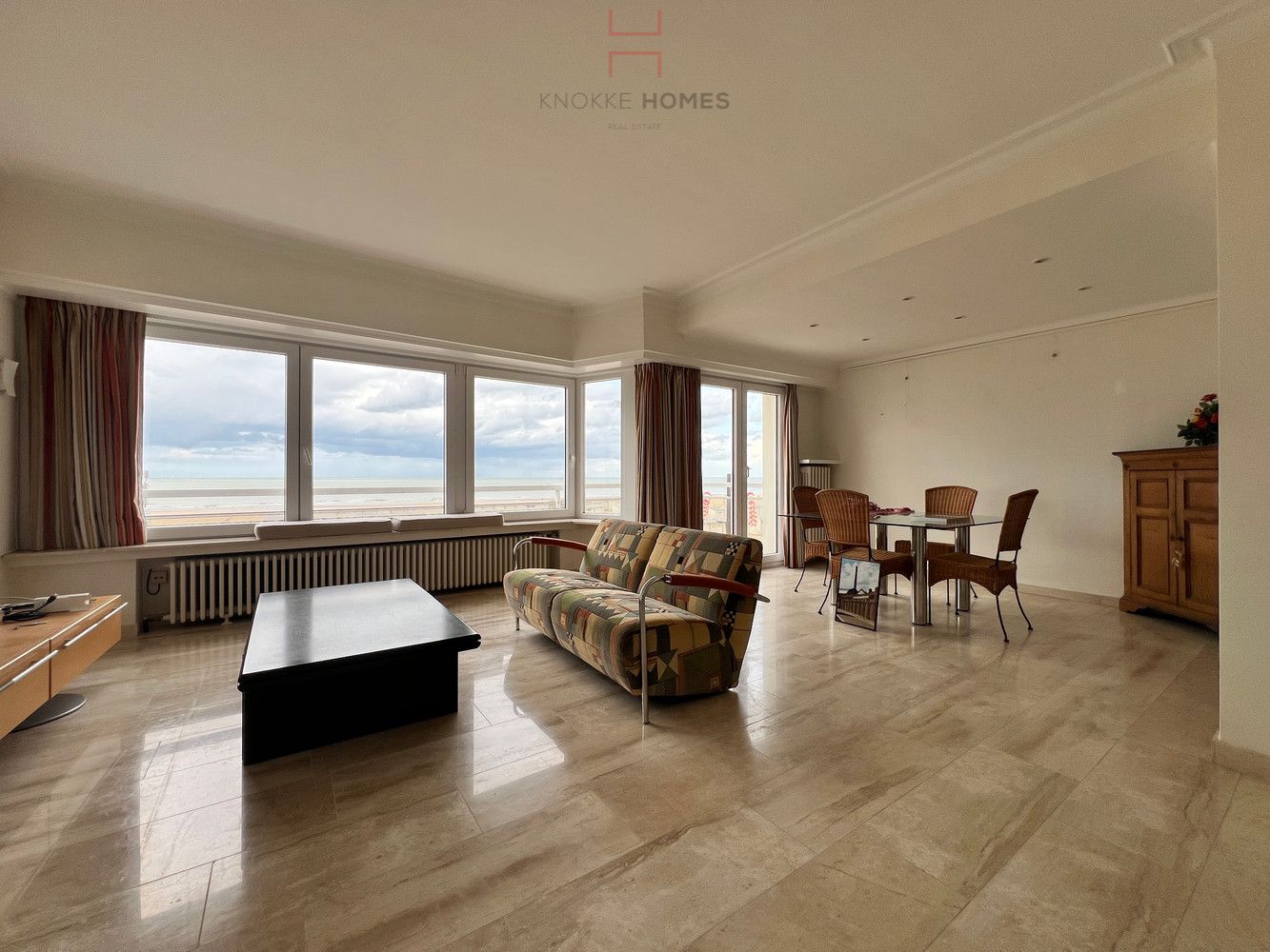 Bijzonder ruim instapklaar appartement op de zeedijk aan het Albertstrand foto 4