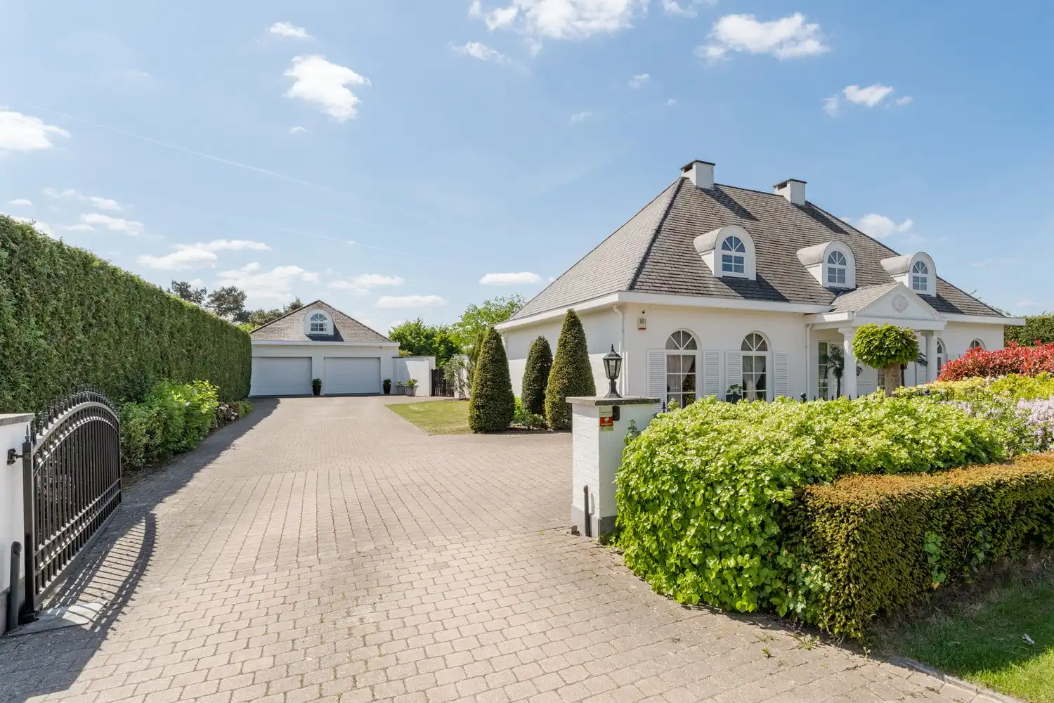 Prachtige ruime villa op een royaal perceel foto 40