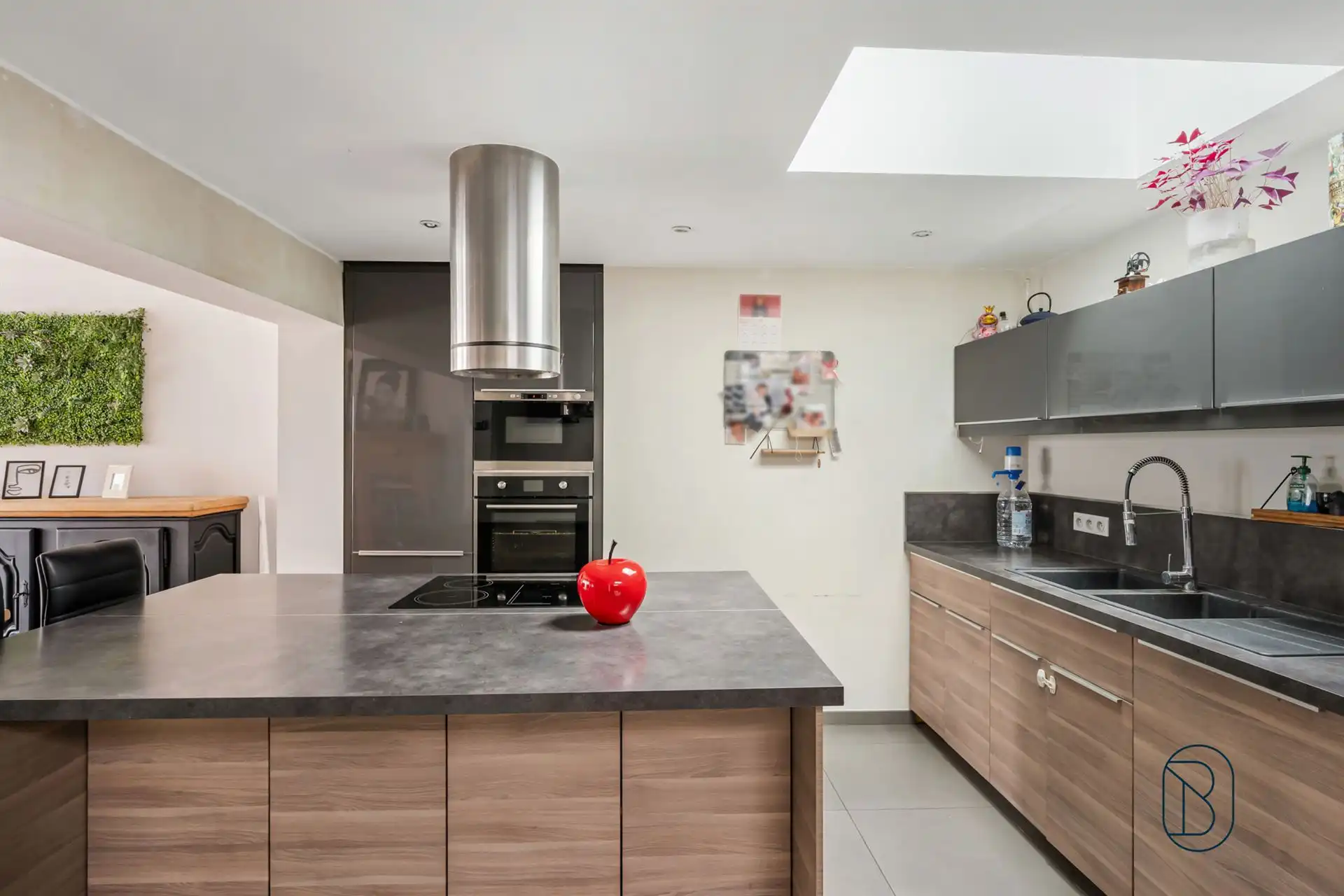 Gerenoveerde woning met tuin en zonnepanelen foto 8