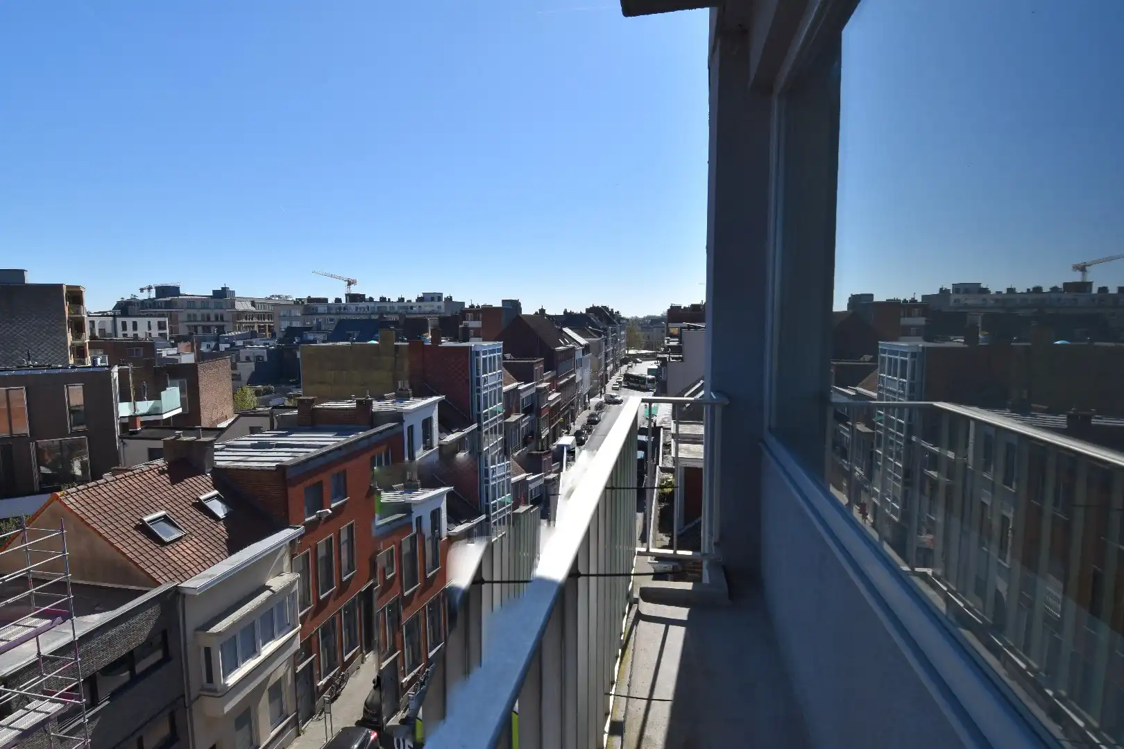 Gerenoveerd appartement met 2 slaapkamers en 2 terrassen foto 8