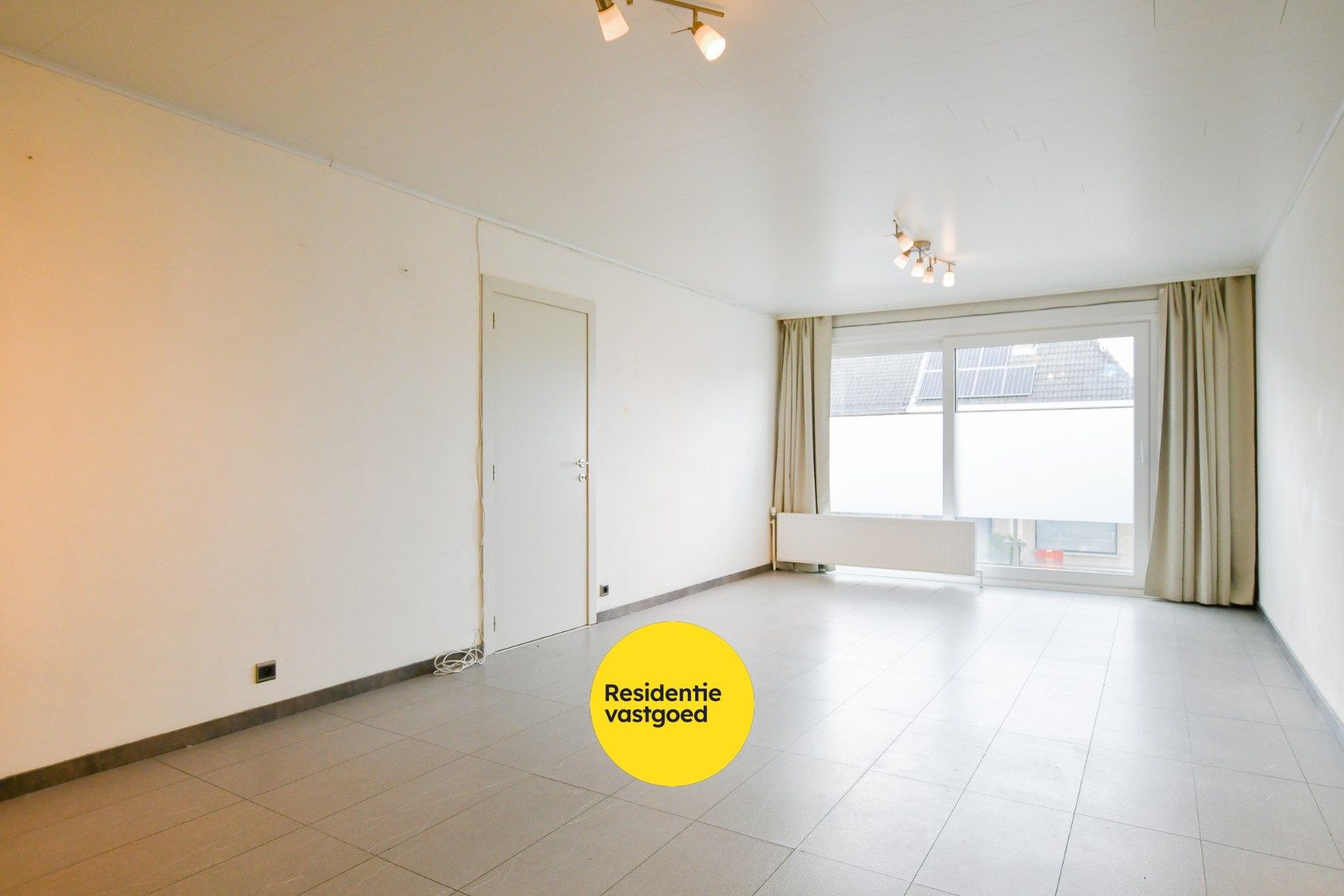 Verzorgd appartement met 2 slpks in rustige buurt te St-Andries foto 2