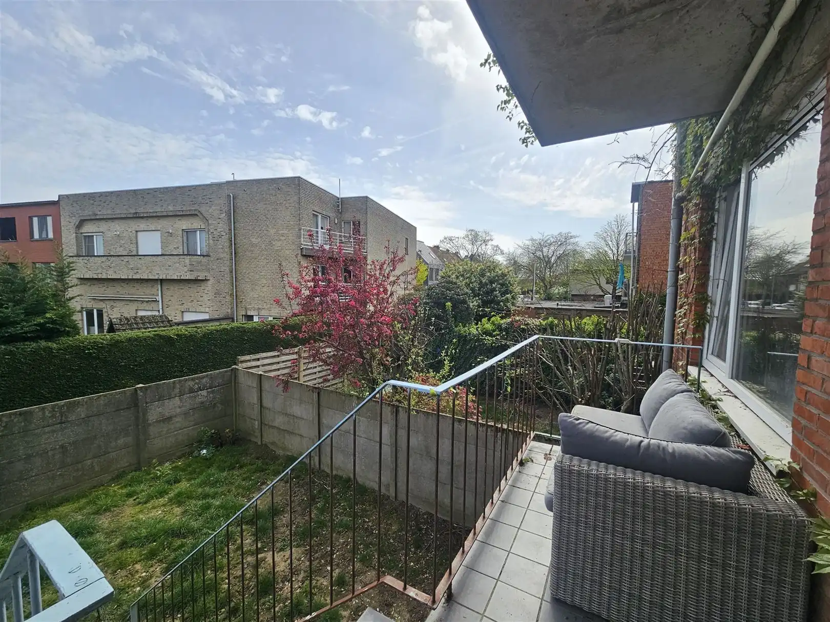 Ruim appartement met 2slps, tuin en garage. foto 10