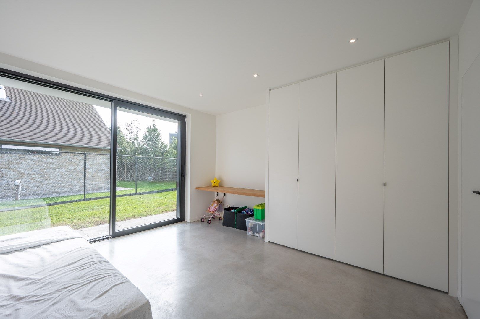 Modern recent gebouwde vrijstaande villa in een residentiële woonwijk te Knokke foto 13