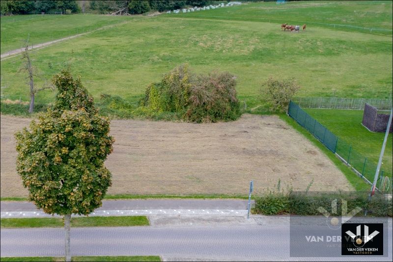 Breed perceel van 6 are voor open bebouwing met een mogelijke glvl oppervlakte van 144m² + ... m² op 1e verdiep foto 4