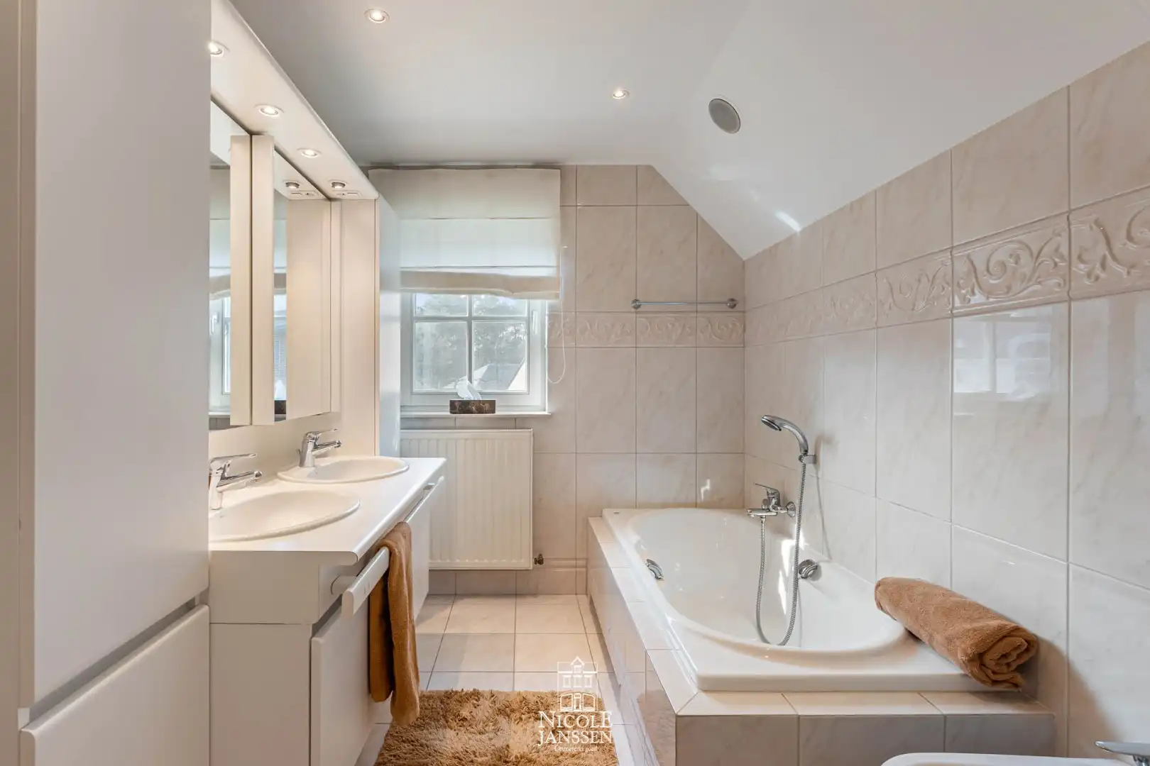 Ruim ingedeelde villa foto 12