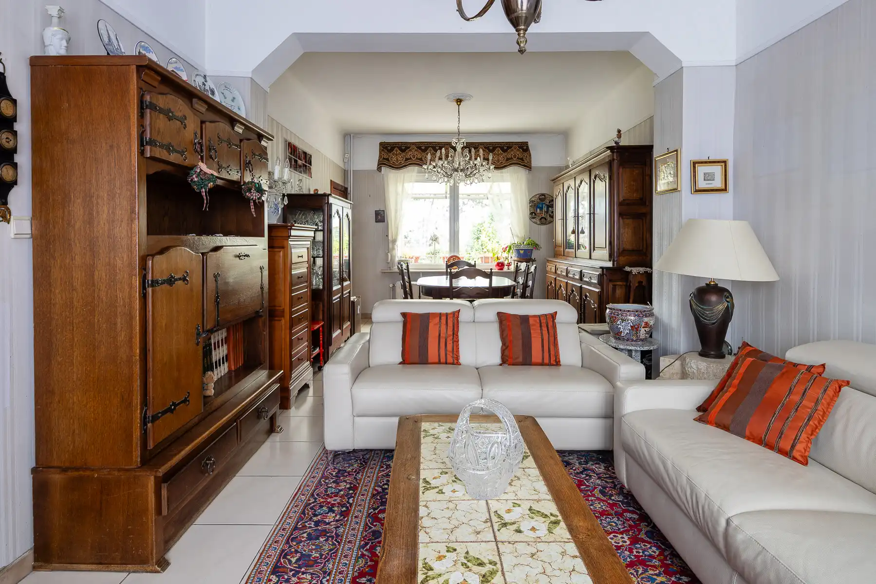 Gezinswoning met tuin, terras en garage foto 8