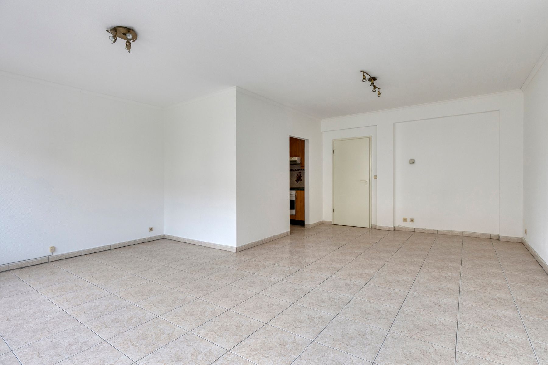 TOPPER! INSTAPKLAAR APPARTEMENT IN KLEINSCHALIG GEBOUW foto 6