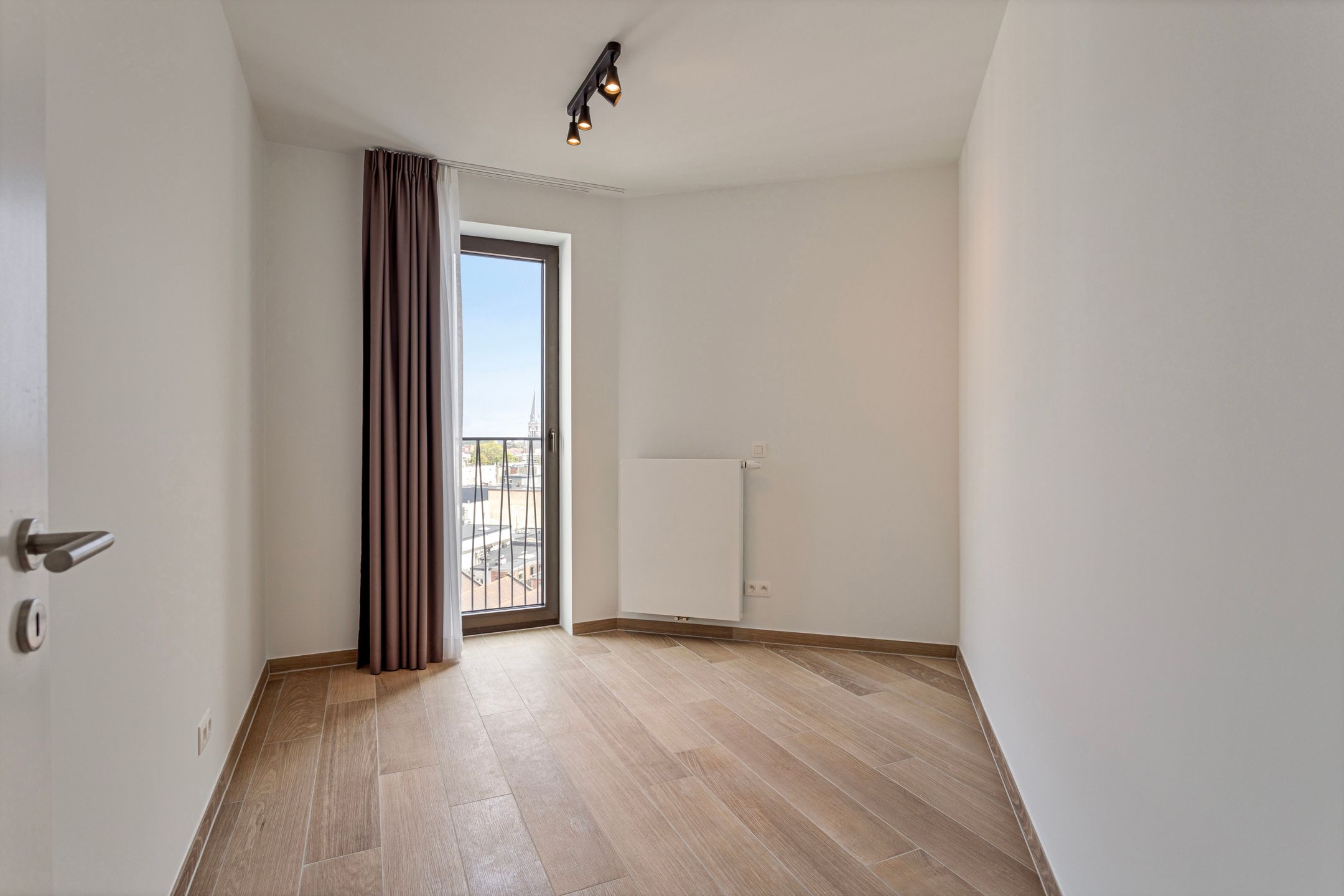 ANTWERPEN - Ruim drie-slaapkamerappartement met parking nabij Stadspark foto 7