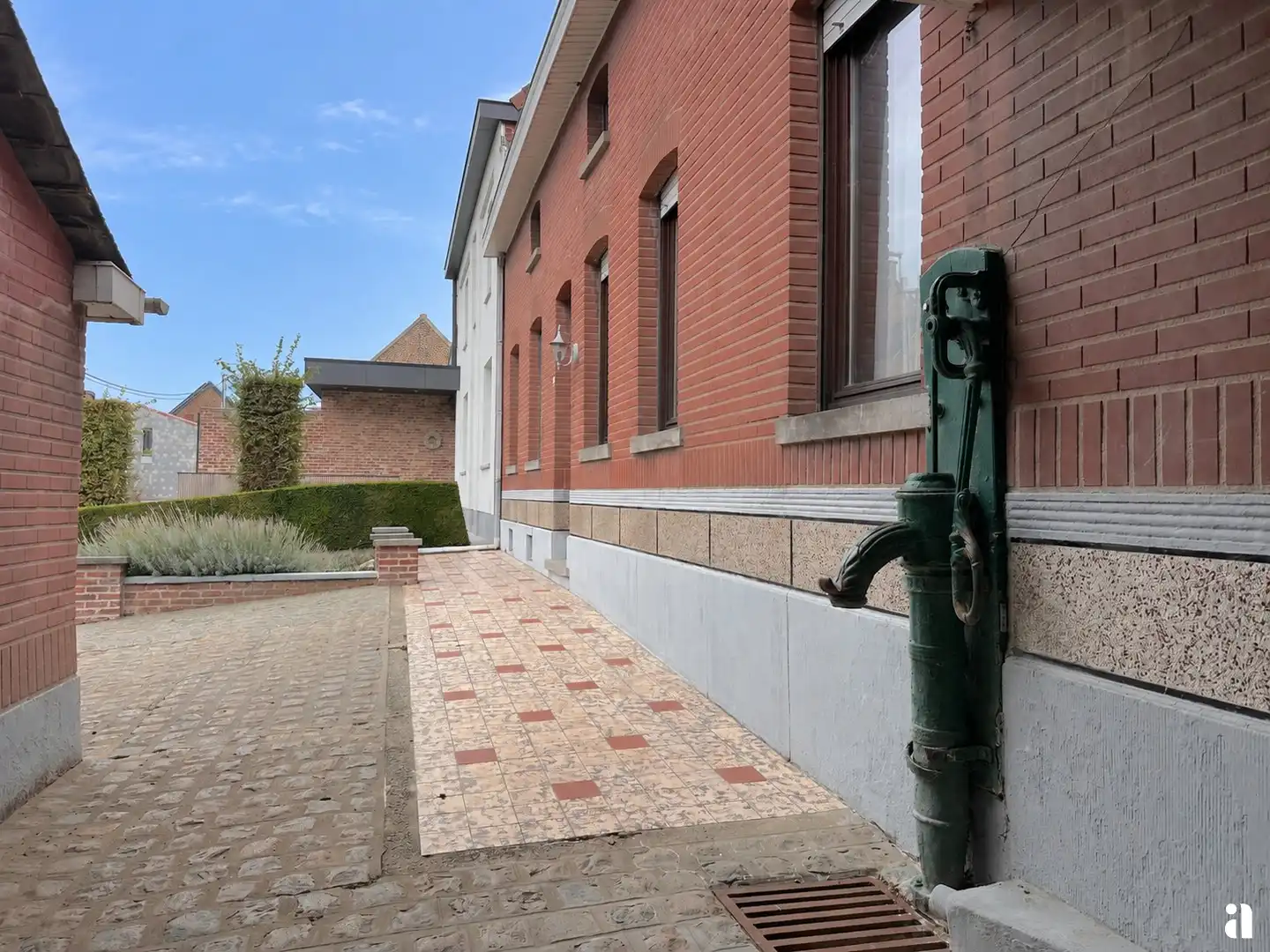 Bouwgrond voor 1 ruime droomwoning of 2 nieuwbouwwoningen foto 9