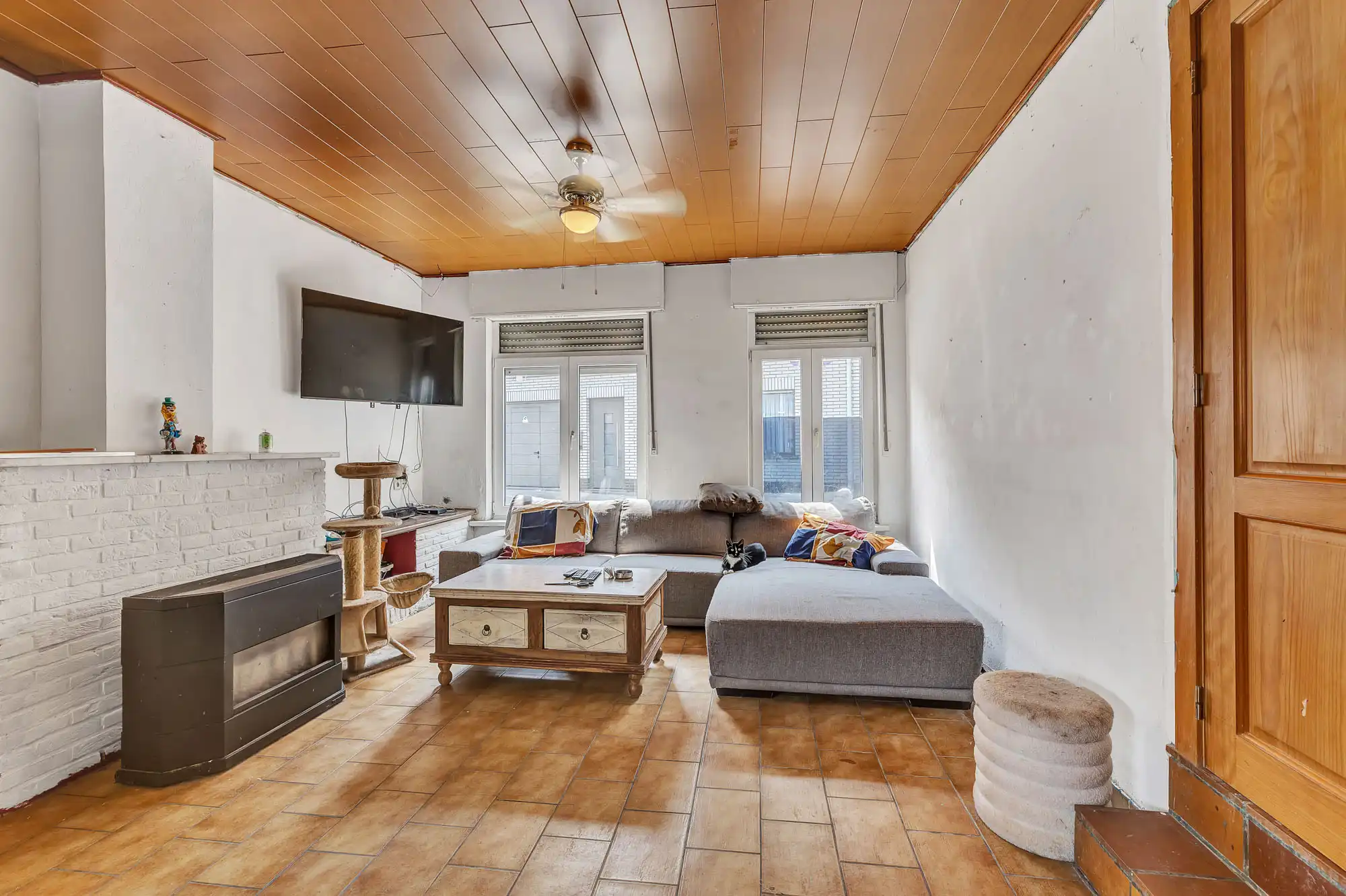 Te renoveren woning met 3 slaapkamers en garage foto 4