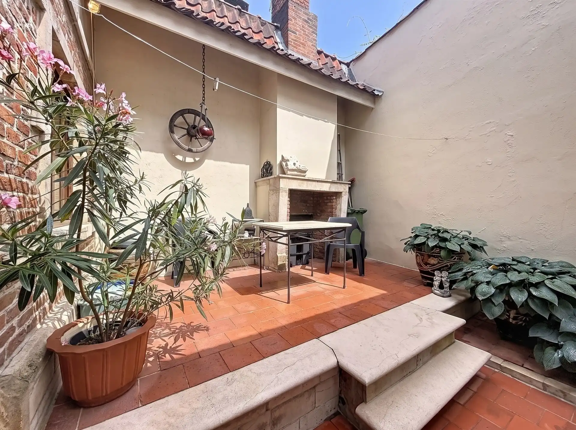 Karaktervolle woning in landelijke stijl met leuke tadstuin in centrum Sint-Niklaas! foto 3
