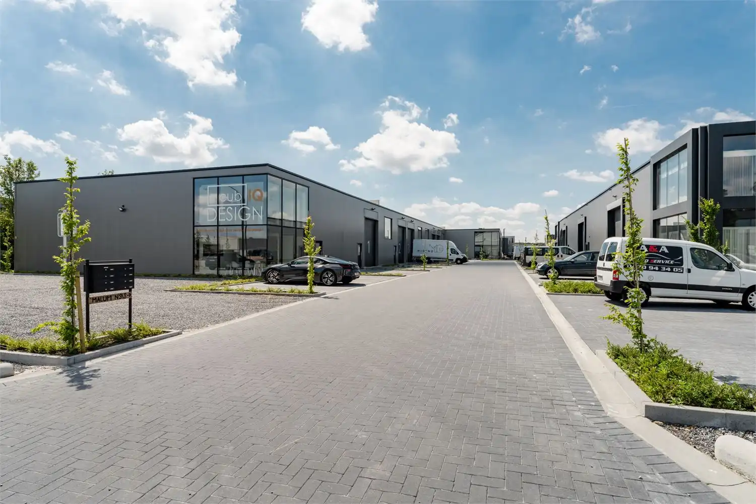 Recente bedrijfsunit met kantoor en kantine foto 8