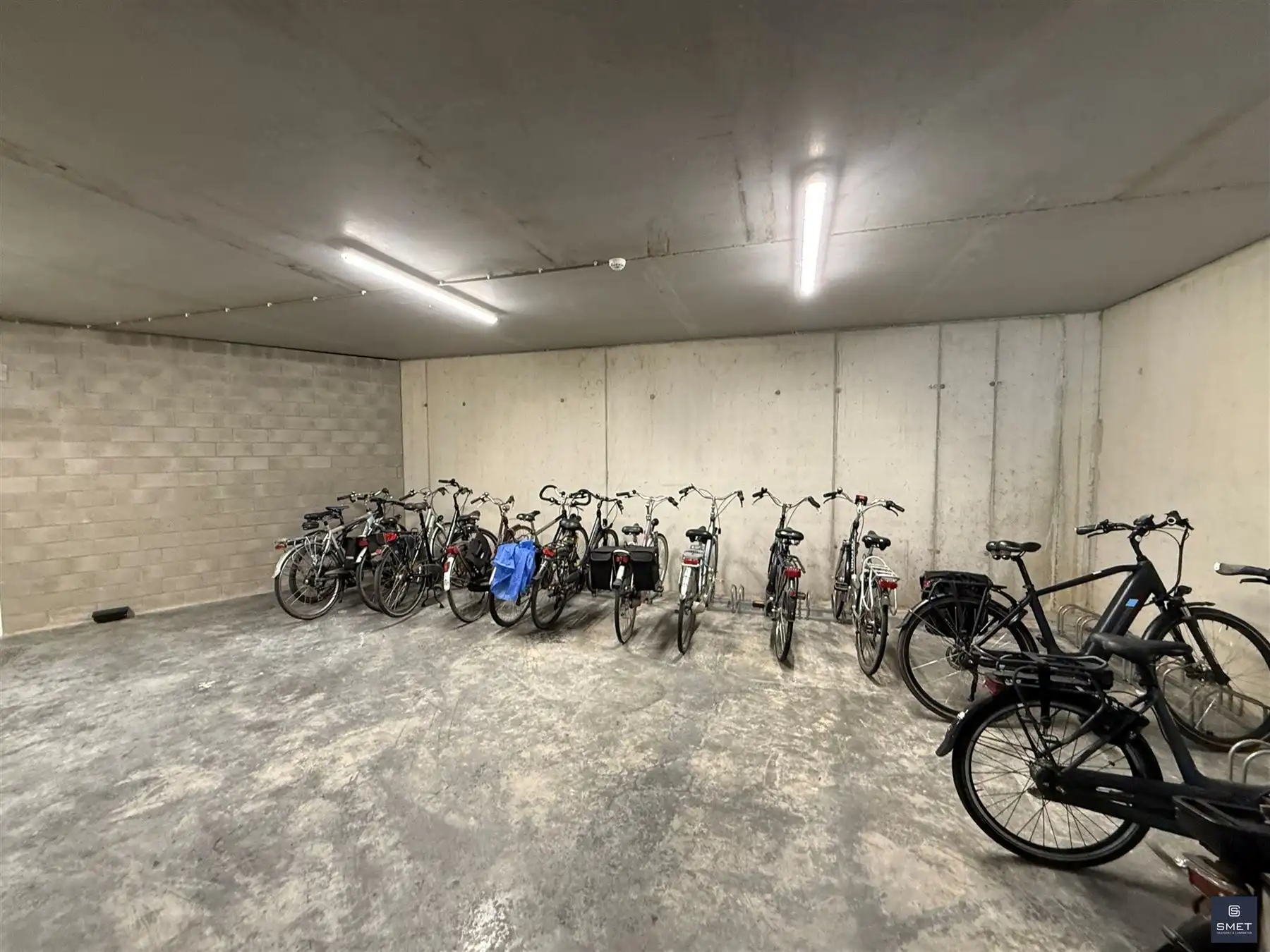 APPARTEMENT MET 2 SLPKS  EN GROOT TERRAS foto 21
