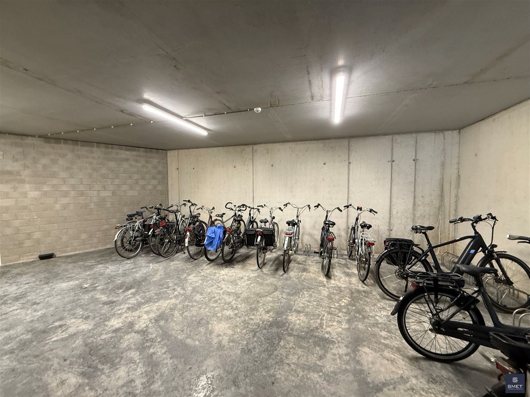 APPARTEMENT MET 2 SLPKS  EN GROOT TERRAS foto 21