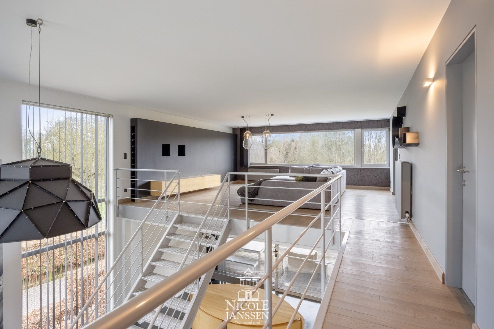 Zeer moderne en luchtige woning in een rustige, groene omgeving foto 12