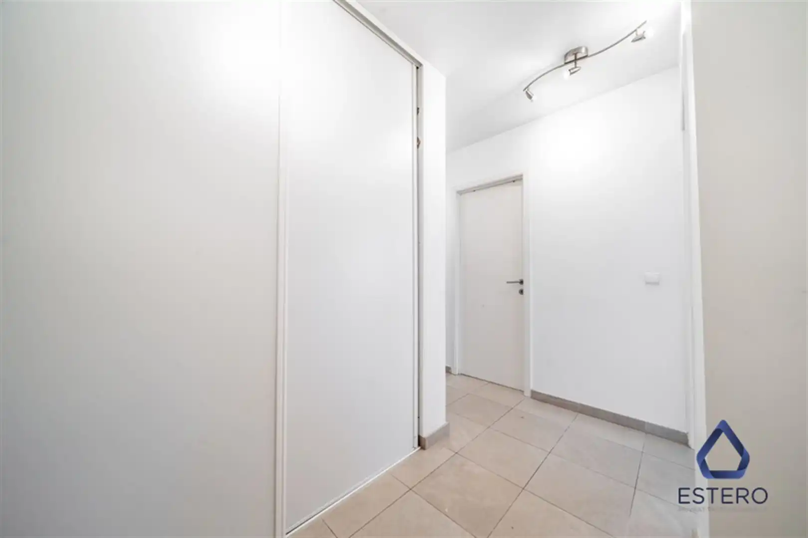 Ruim en lichtrijk appartement met 3 slaapkamers en terras foto 7